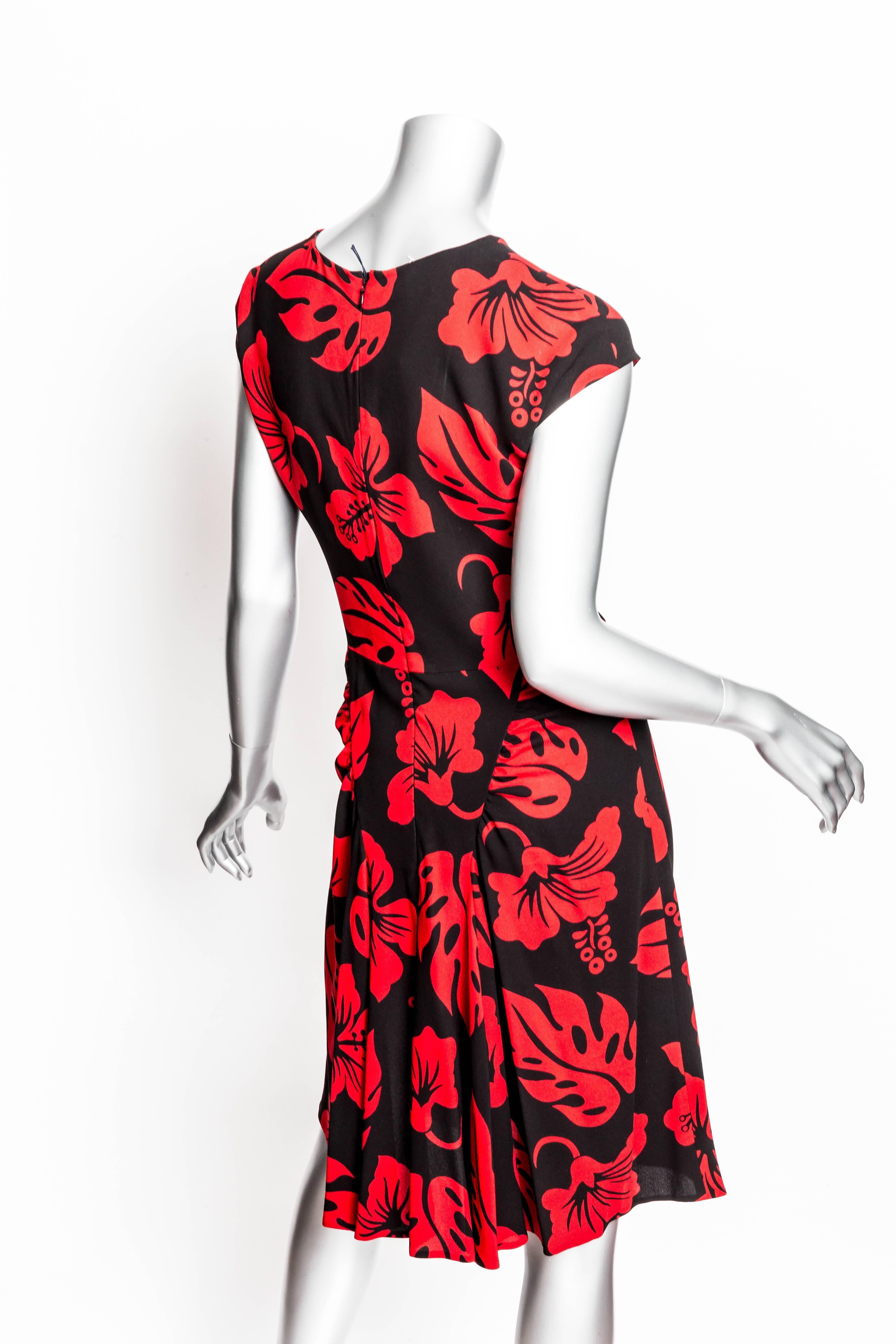 Prada Red and Black Print Dress - 44 In New Condition In Westhampton Beach, NY