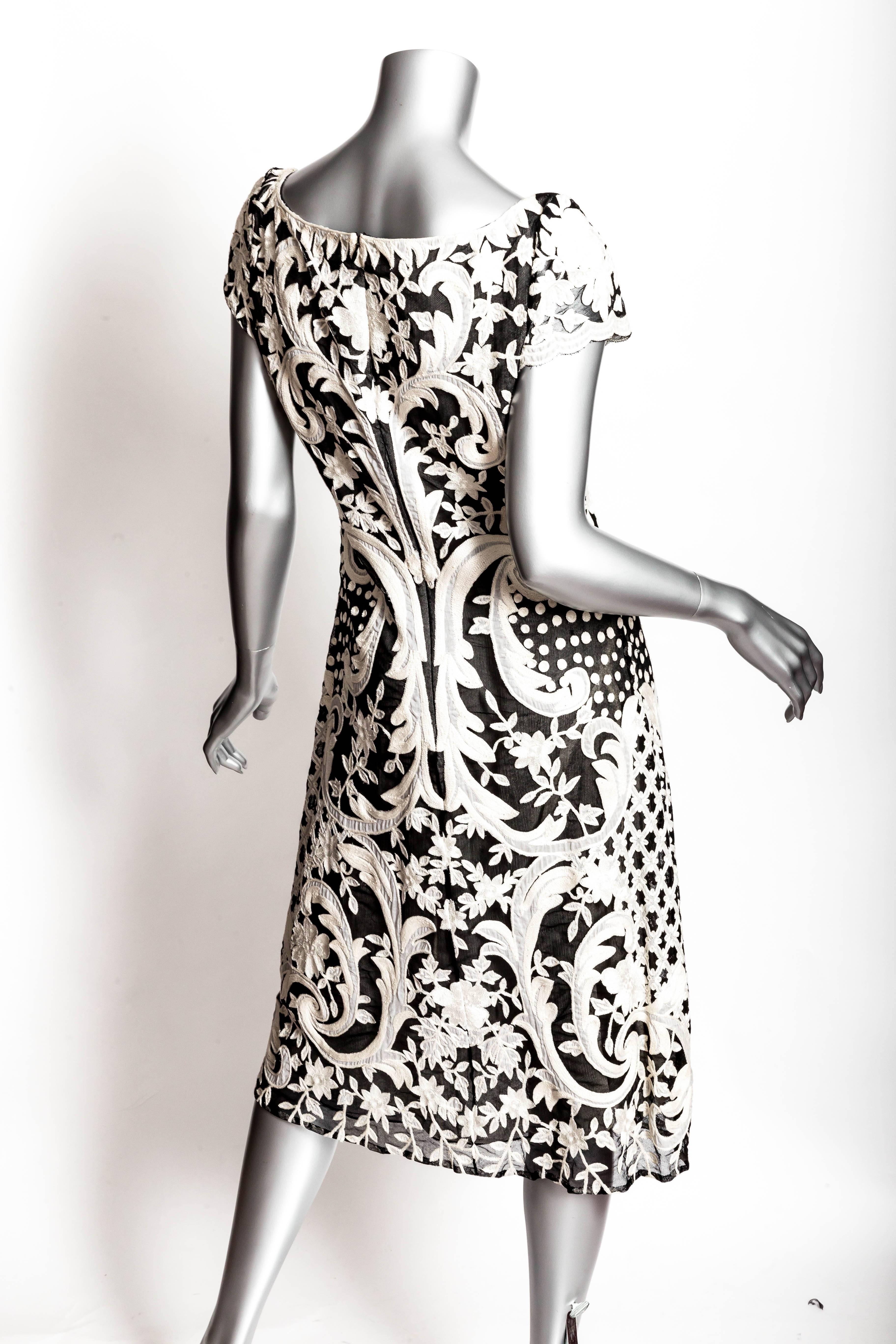 Naeem Khan Black and White Embellished Cocktail Dress - Size 12 In Excellent Condition In Westhampton Beach, NY