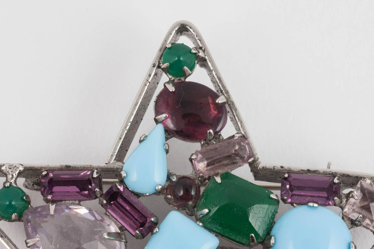 I love the combination of colour and cuts of paste in this fun star brooch. Made by Schreiner in the 60s, it would be an ideal gift to congratulate someone for being a star! 
Henry Schreiner started the Schreiner Jewellery Company in 1939 and was