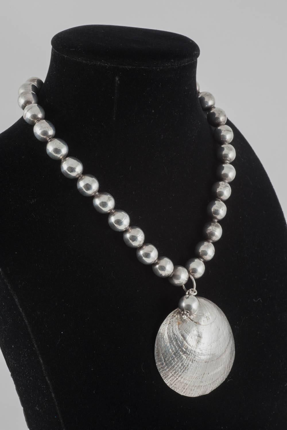 Women's or Men's Sterling silver hand wrought 'clam shell' and hollow ball necklace, Mexican..