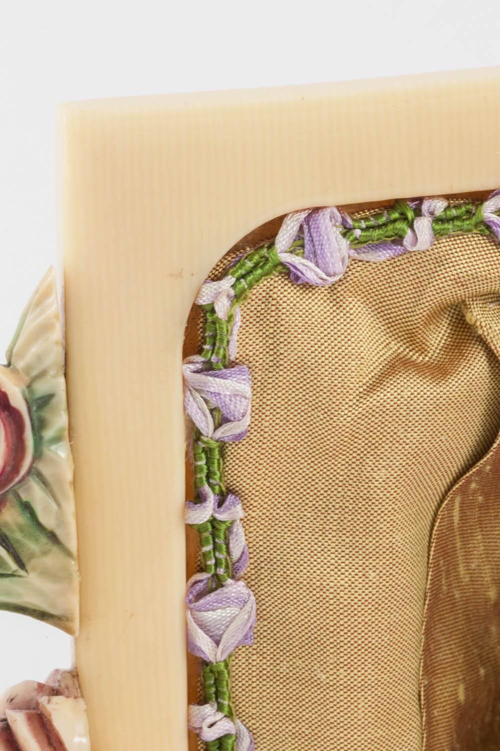 An embroidered floral silk and ivorine framed small handbag, English, 1920s. For Sale 2