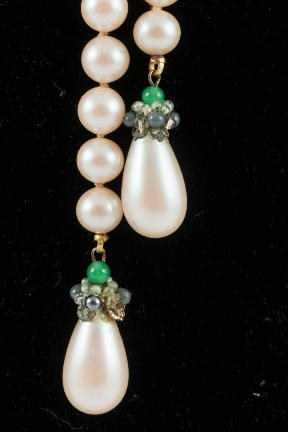 Women's Vendome faux pearl 'lariatt' style necklace, and earrings, 1960s
