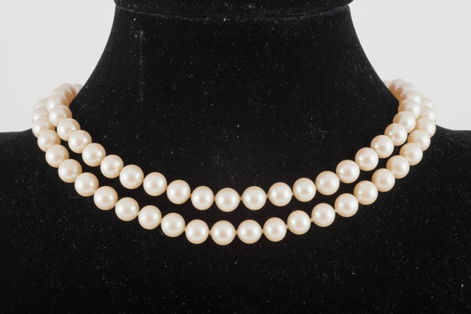 Vendome faux pearl 'lariatt' style necklace, and earrings, 1960s 1