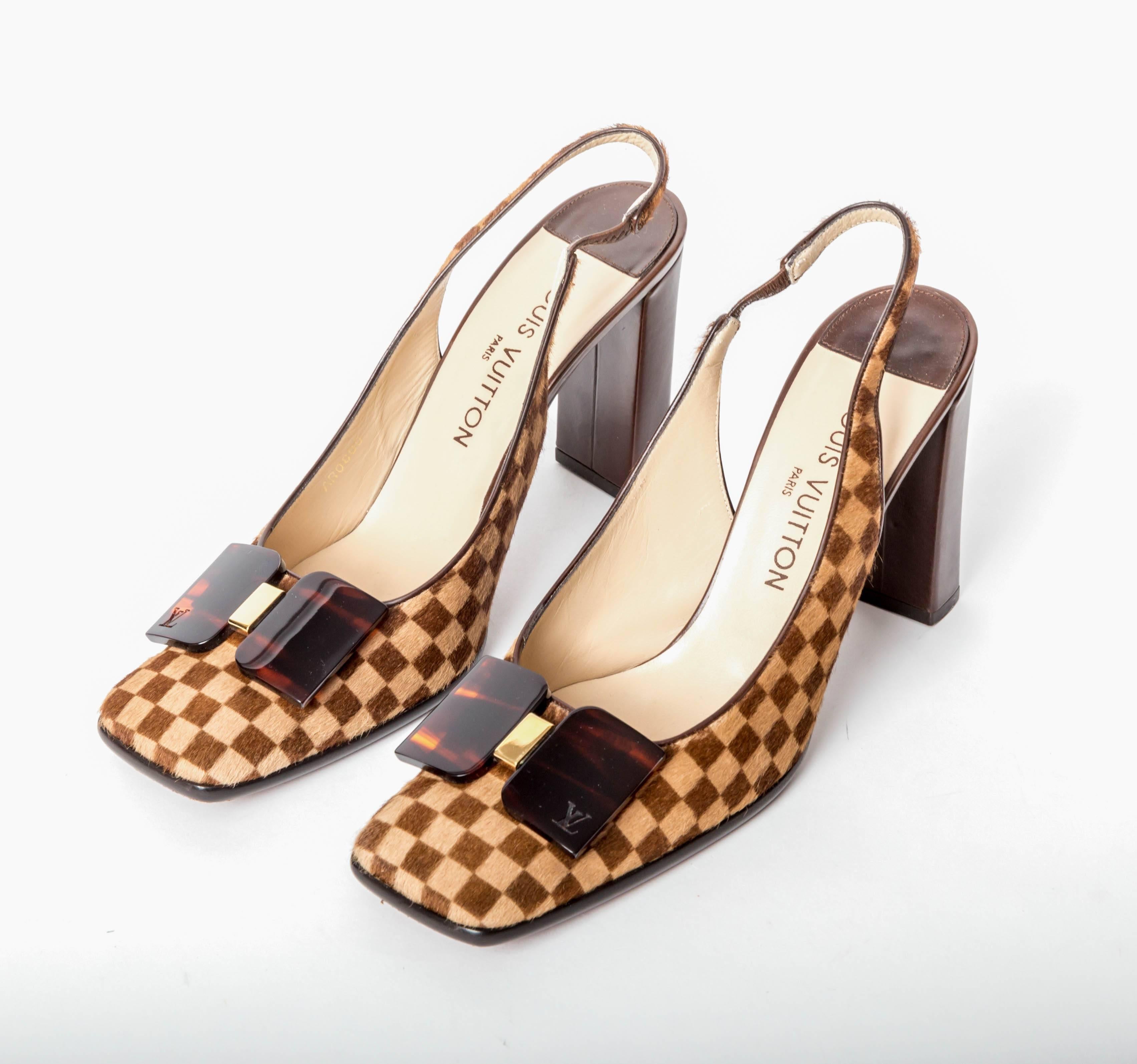 Vintage Louis Vuitton Damier Pony Skin Slingbacks - 39.5
Worn just once, these shoes are in excellent condition.
Louis Vuitton Box is included.
Tortoise shell bow detail to front of shoe.

