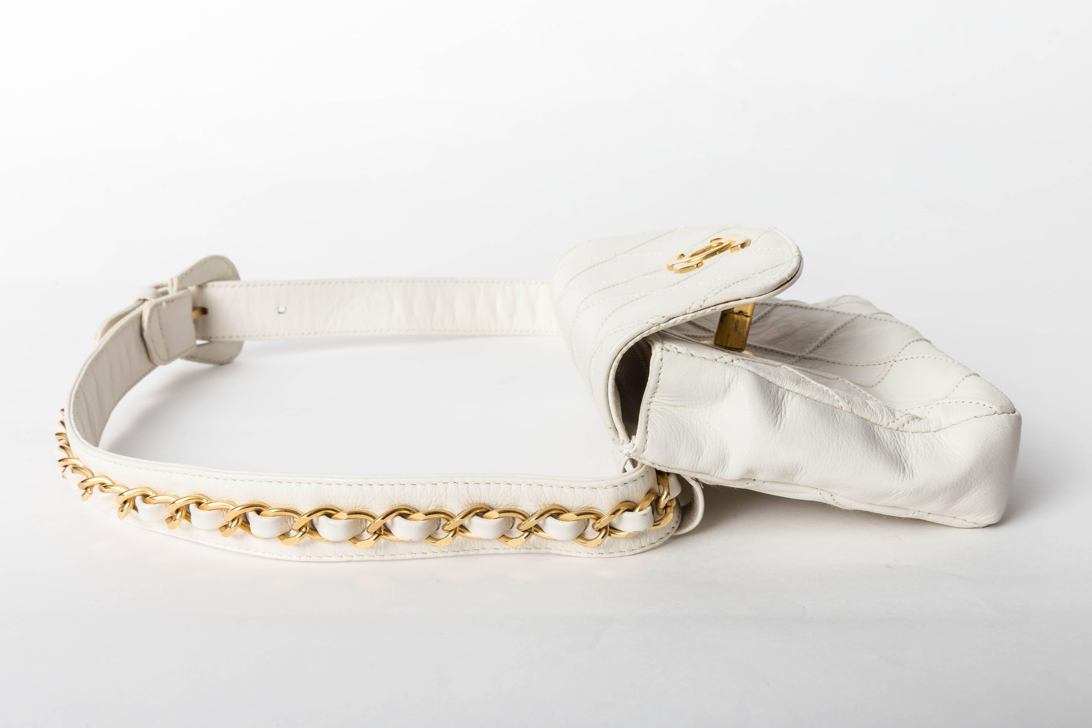 Chanel Vintage White Lambskin Fanny Pack  In Excellent Condition In Westhampton Beach, NY