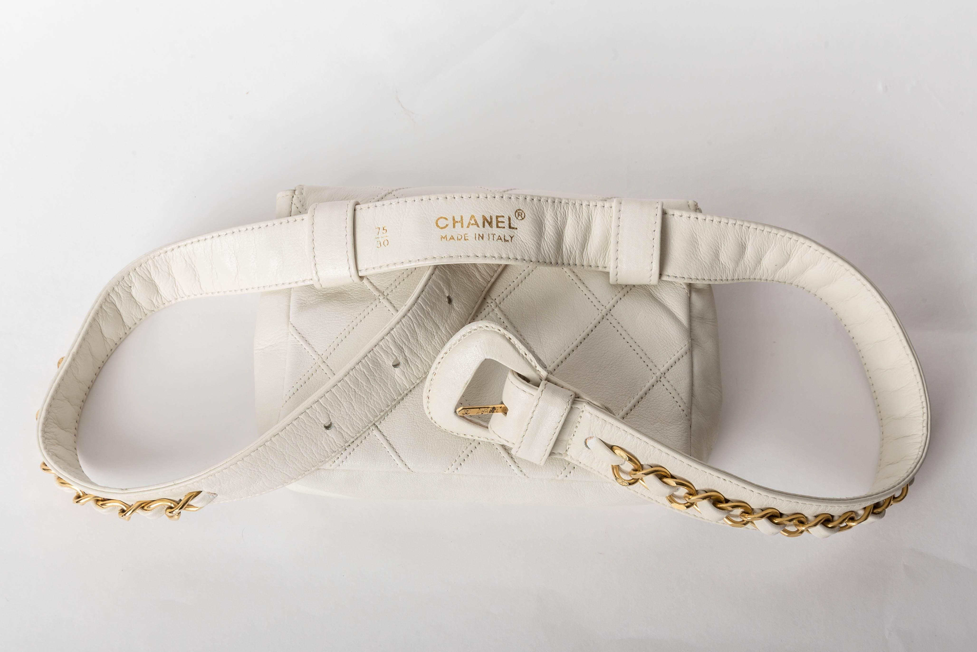 Chanel Vintage White Lambskin Fanny Pack  2