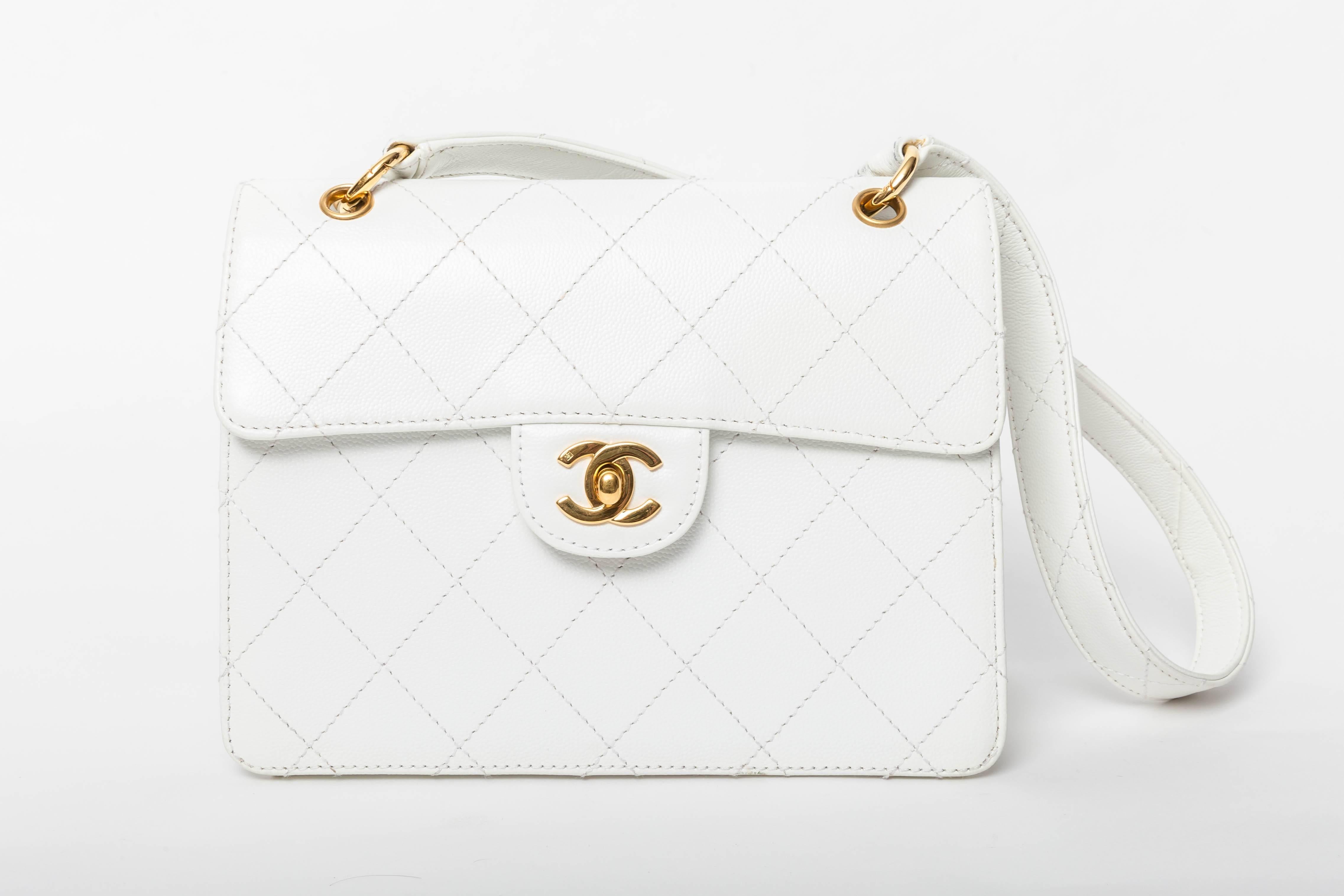 Chanel Shoulder Bag in White Caviar with Gold Hardware
Hologram Reads 6248041 depicting the years 2000 - 2002
Condition is Excellent
Shoulder Strap Drop is 10 Inches
