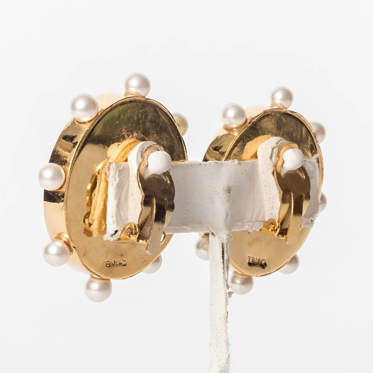 Women's or Men's Chanel Vintage Gold Earrings with Pearl Surround
