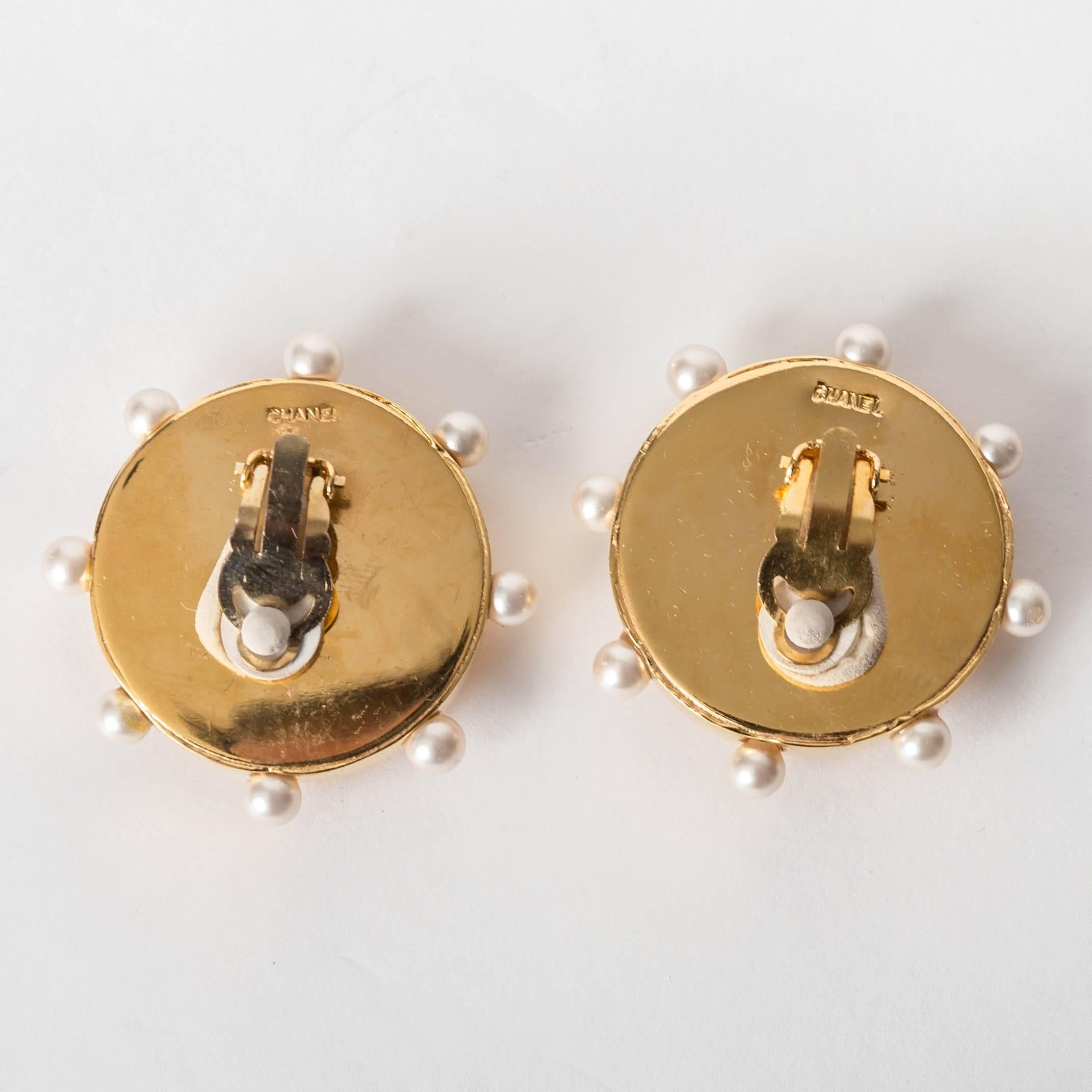 Chanel Vintage Gold Earrings with Pearl Surround 5