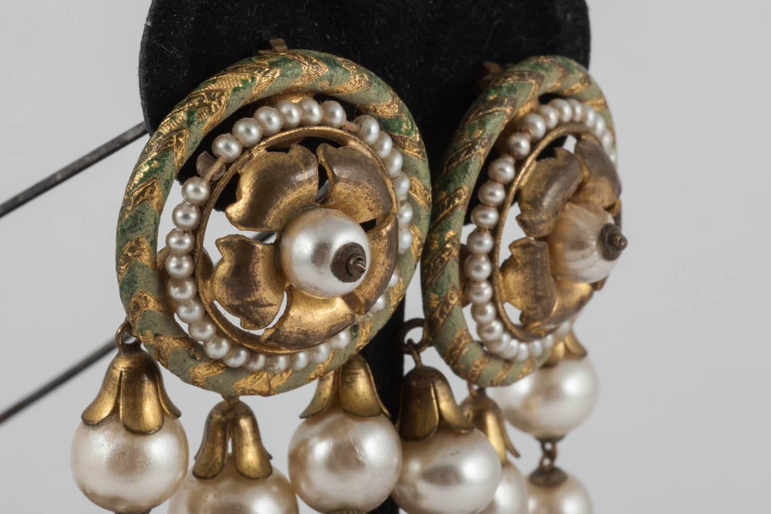 Victorian A pair of handblown glass pearl and enamelled gilt hat pins, 19th Century