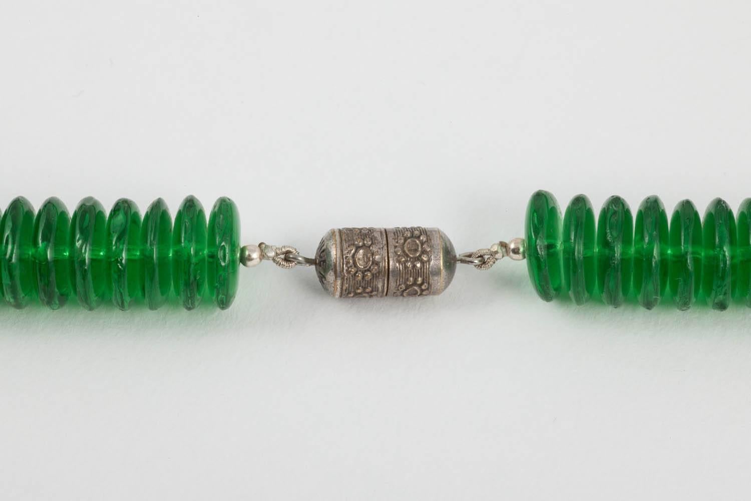 Emerald green glass and paste necklace, French 1920s In Excellent Condition In Greyabbey, County Down