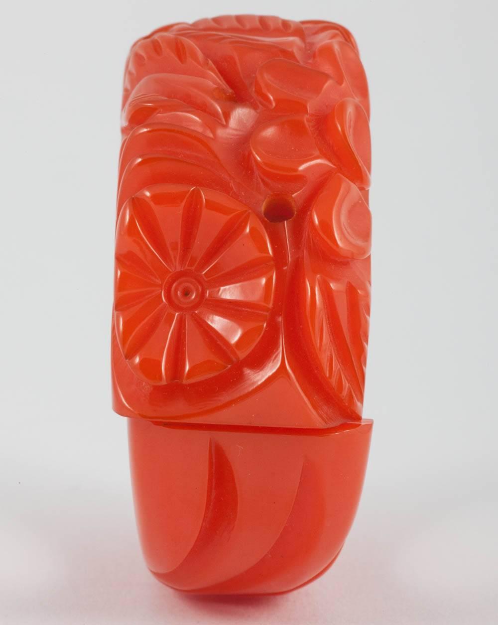 Carved orange bakelite 'clamper' bangle, USA, 1930s. For Sale 1