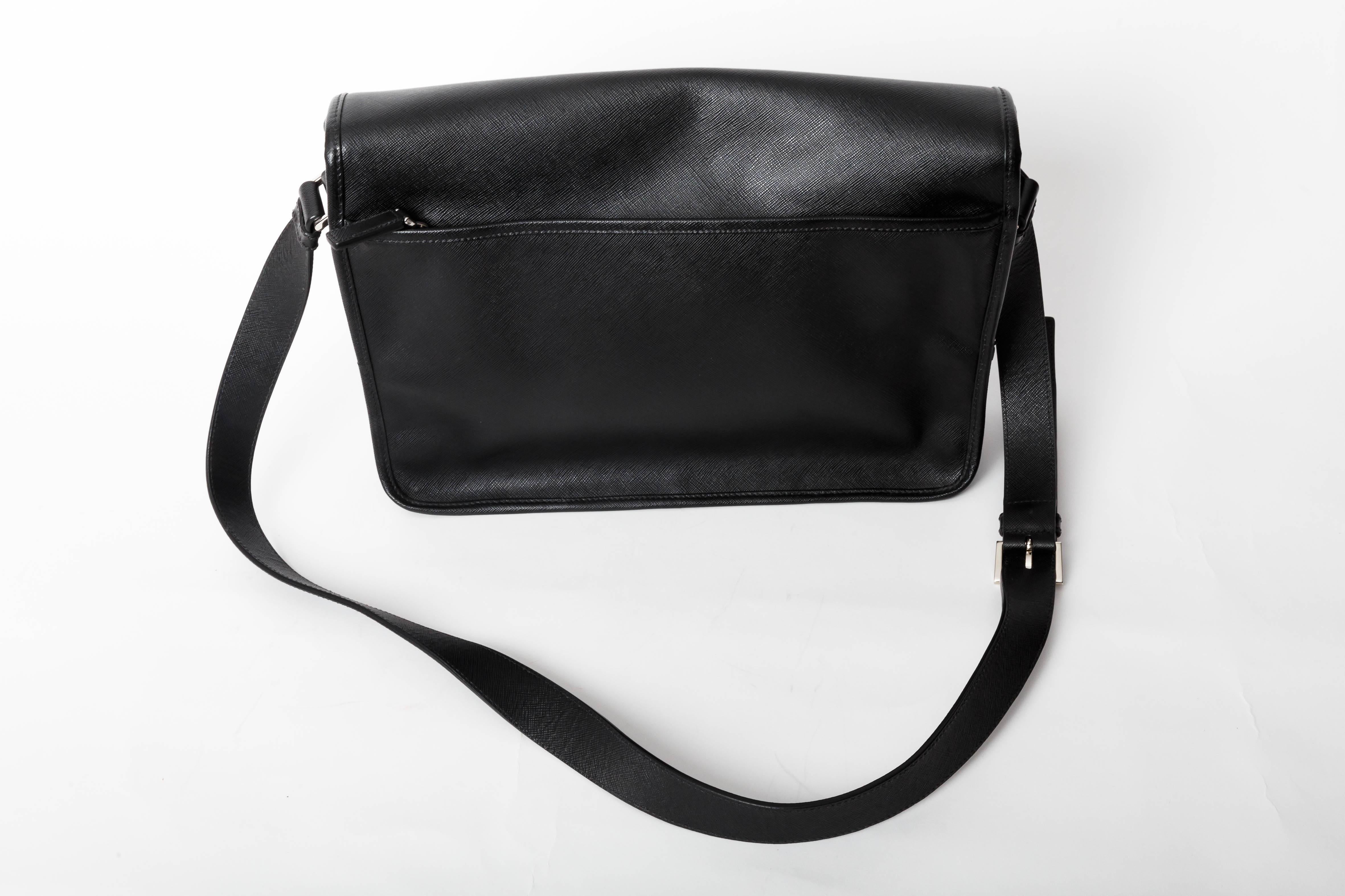 Black Prada Saffiano Mens Crossbody Leather Messenger Bag with Silver Hardware 