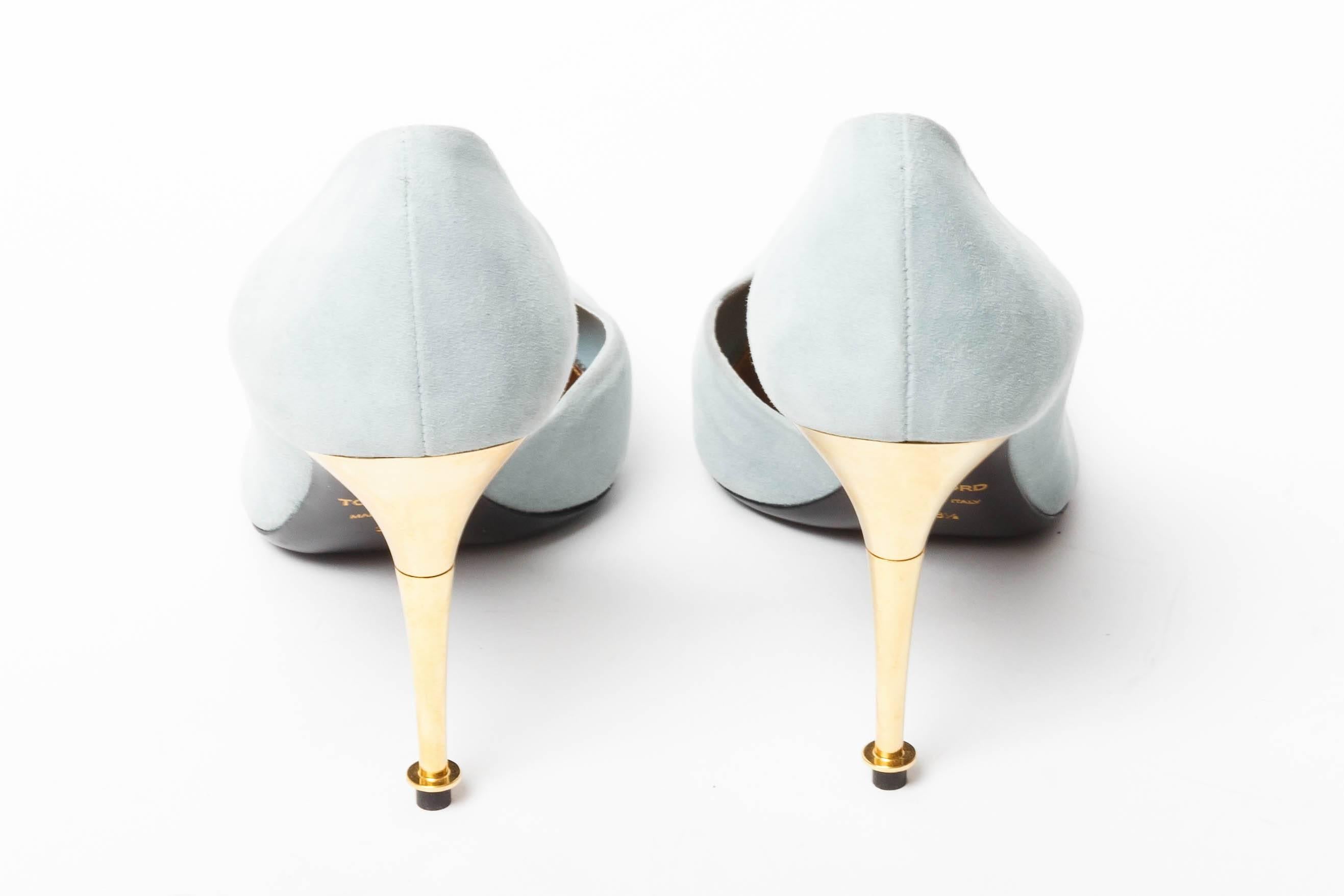 Tom Ford Powder Blue Suede Pumps With Spike Heel - New With Box - 38.5 / 8.5 In New Condition In Westhampton Beach, NY