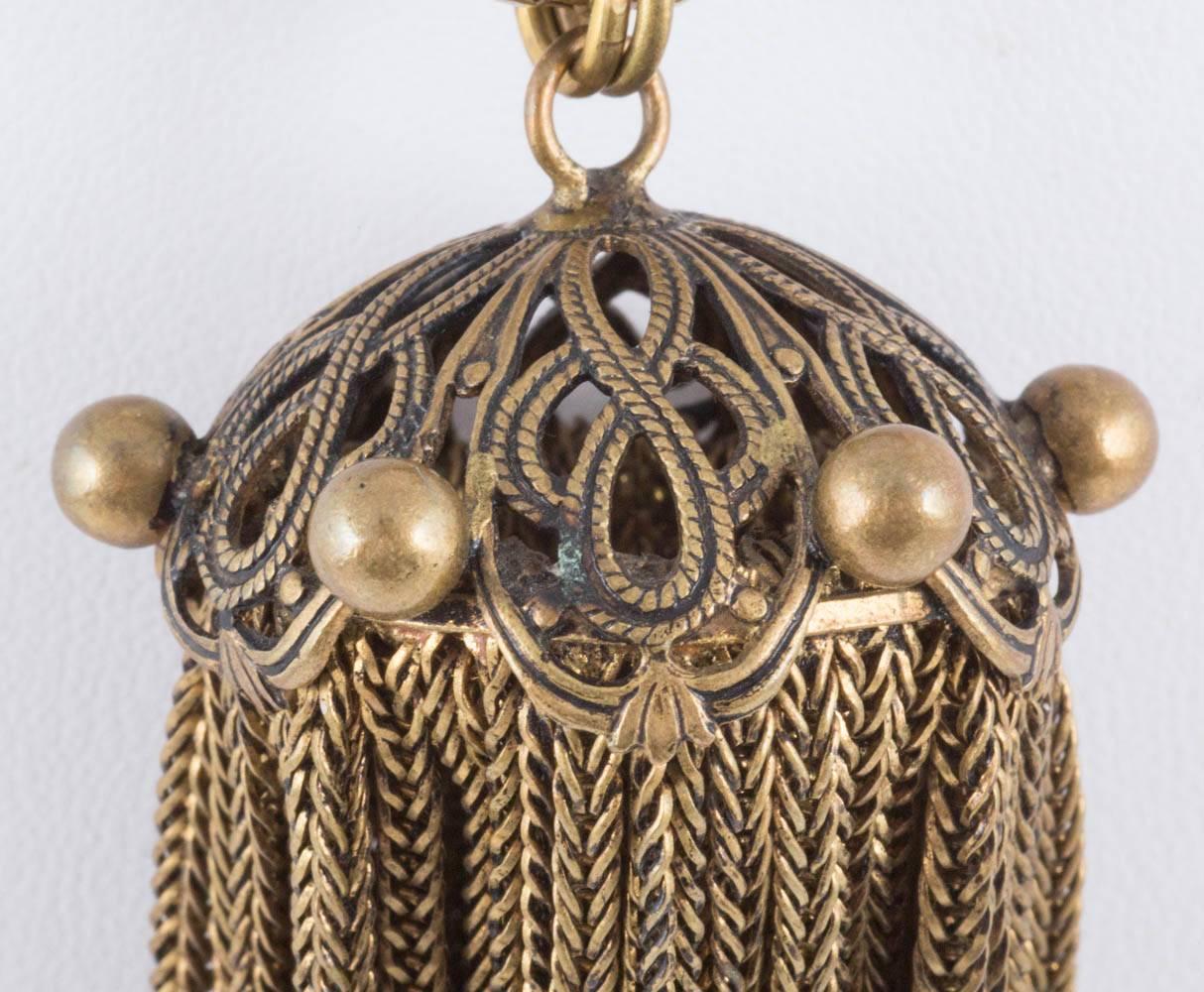  Brass tassle pendant on a circular box construction brass chain, 1940s In Good Condition In Greyabbey, County Down