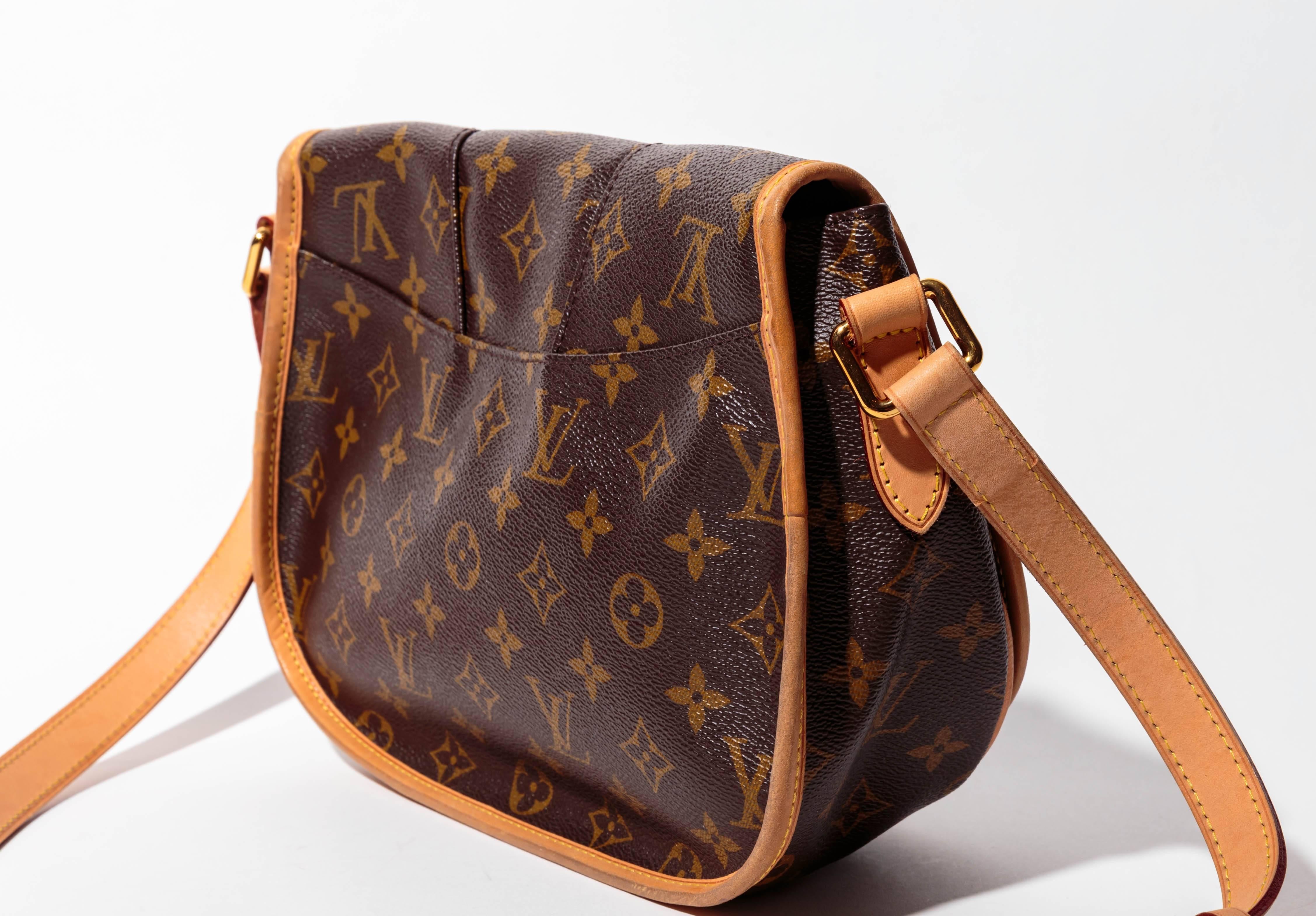 Louis Vuitton Crossbody In Excellent Condition In Westhampton Beach, NY