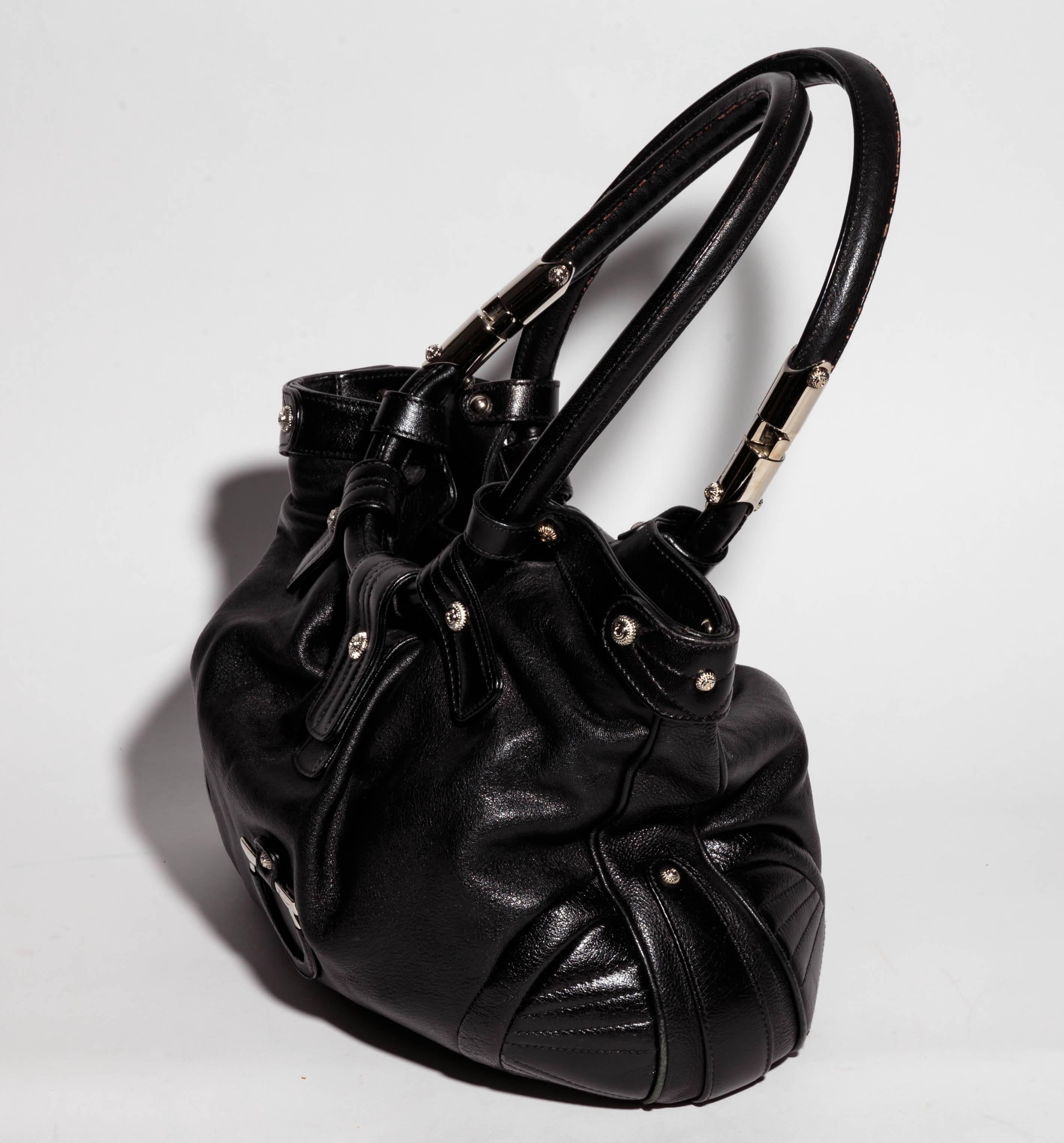 Ferragamo Black Leather Shoulder Bag In Good Condition For Sale In Westhampton Beach, NY