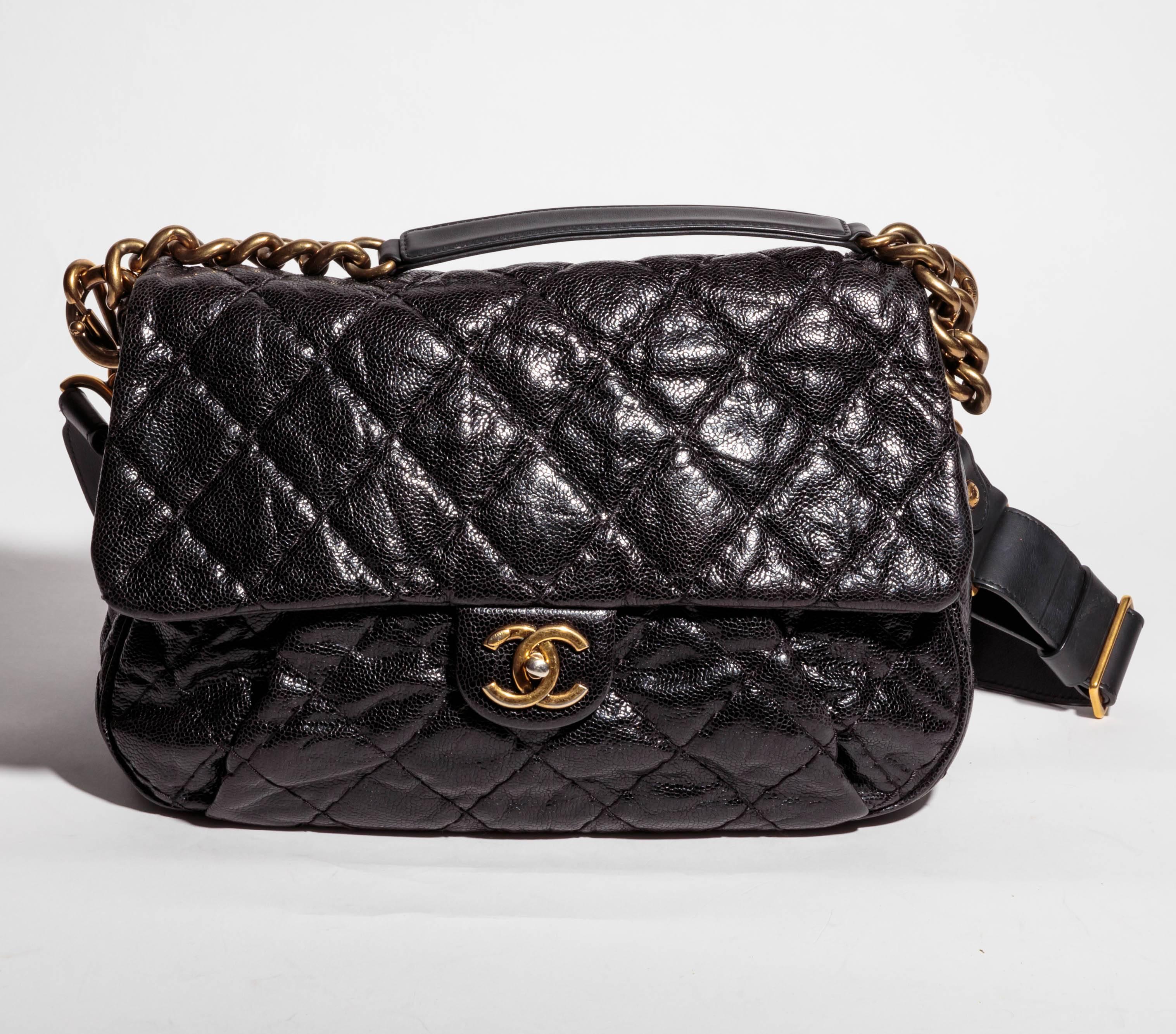 Chanel Coco Pleats Bag with Gold Hardware
Top Handle with Detachable Shoulder Strap / Crossbody
Two interior compartments, one with zip pocket, two flap pockets and key holder
This caviar leather has a slightly metallic sheen 
Condition is very good