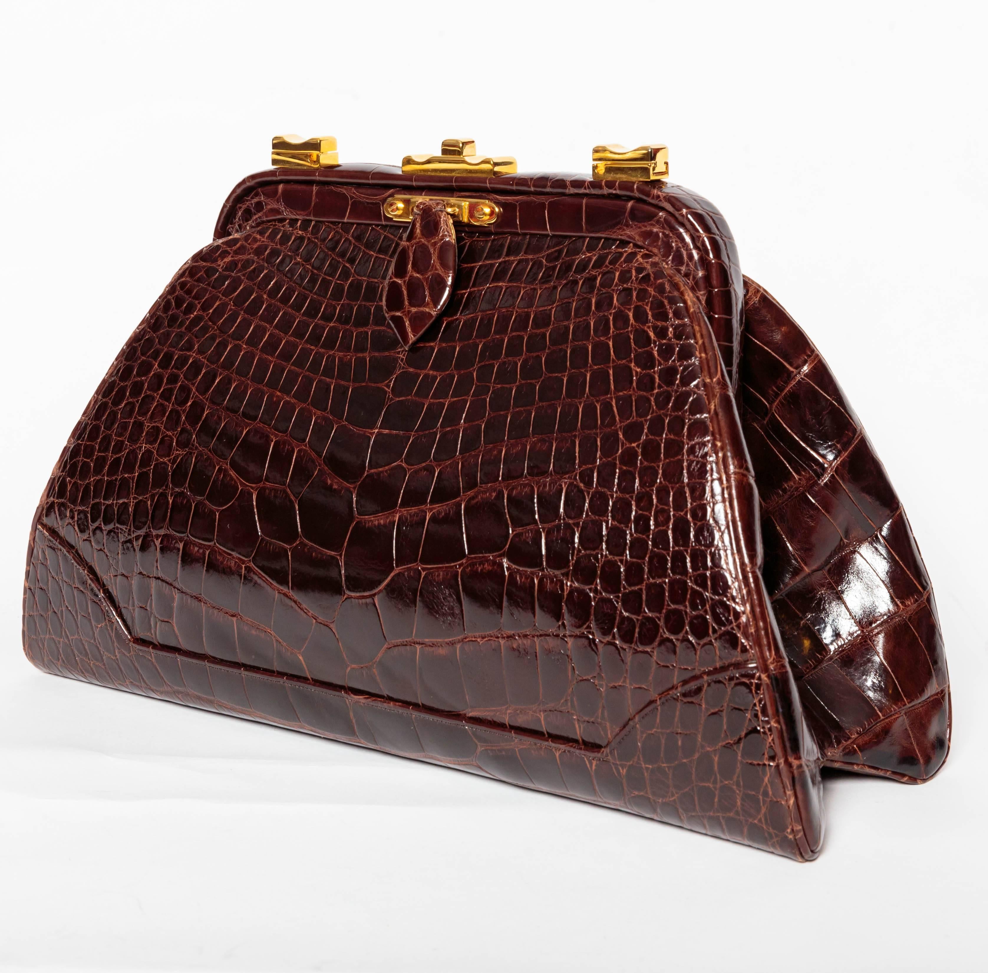 Judith Leiber Dark Brown Alligator Clutch with Detachable Shoulder Strap In Excellent Condition In Westhampton Beach, NY