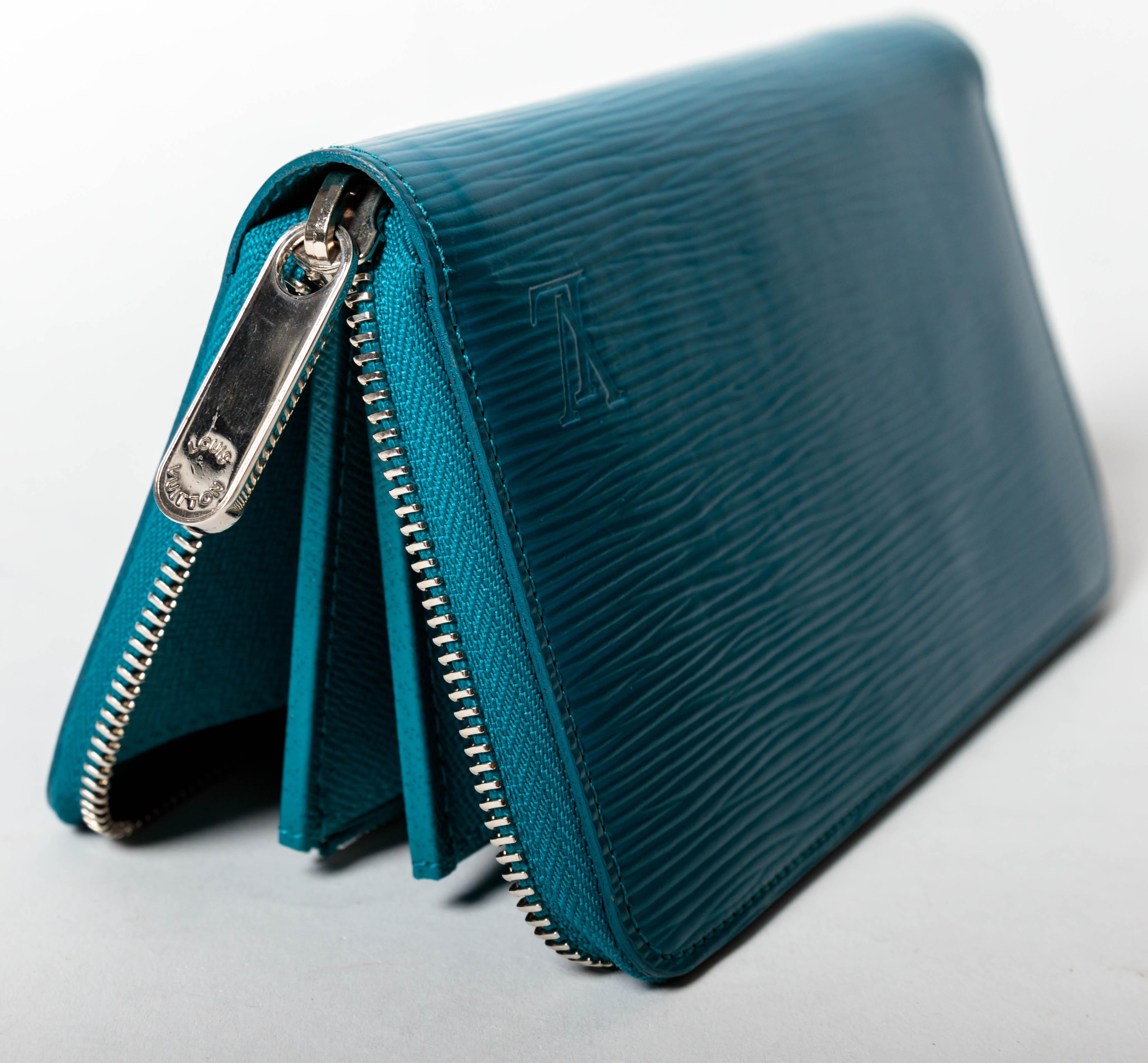 Louis Vuitton Cyan Leather Epi  Zippy Organizer Wallet  For Sale 1