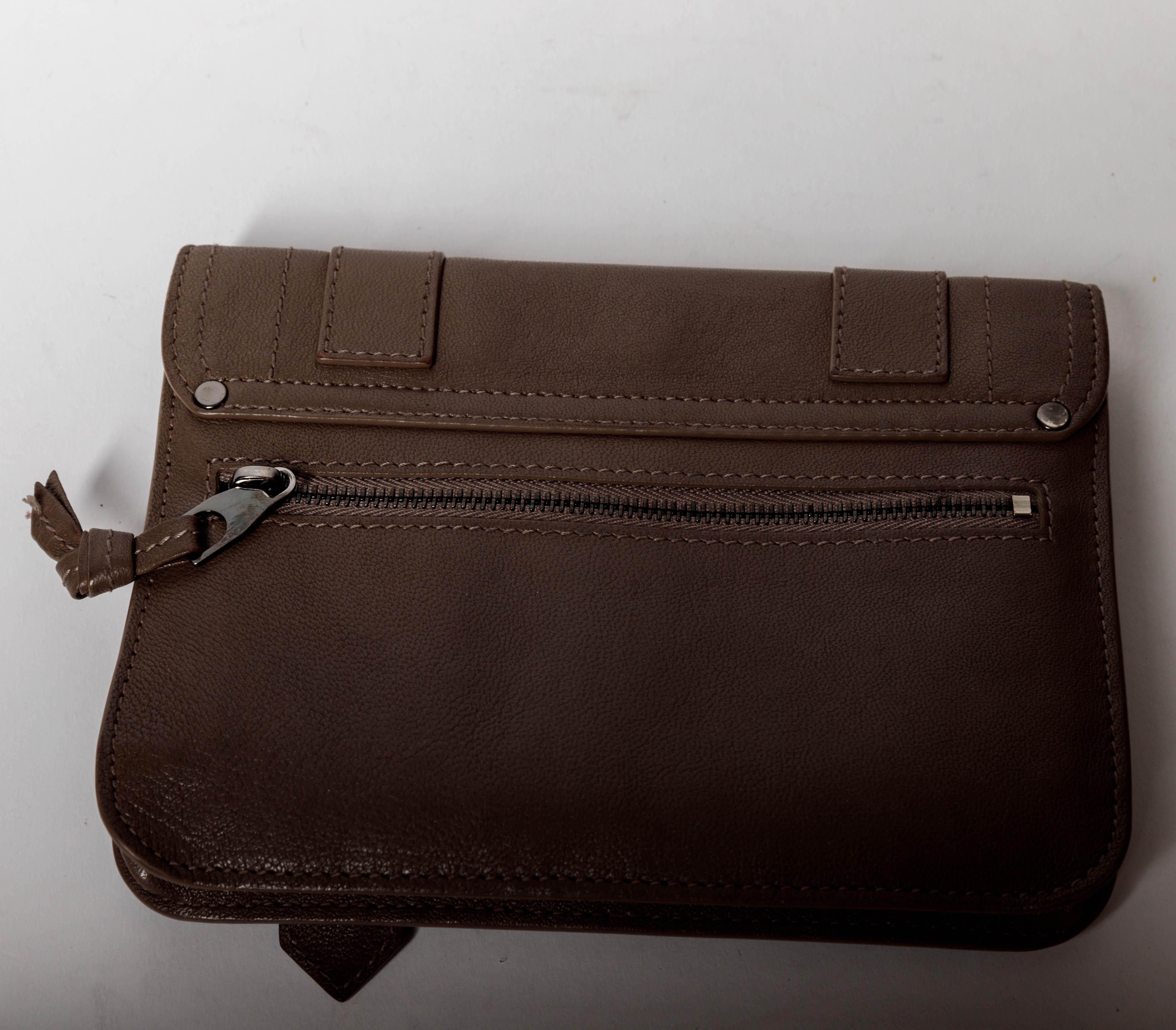 Proenza Schoulder Wallet on a Chain in Grey Leather In Good Condition For Sale In Westhampton Beach, NY