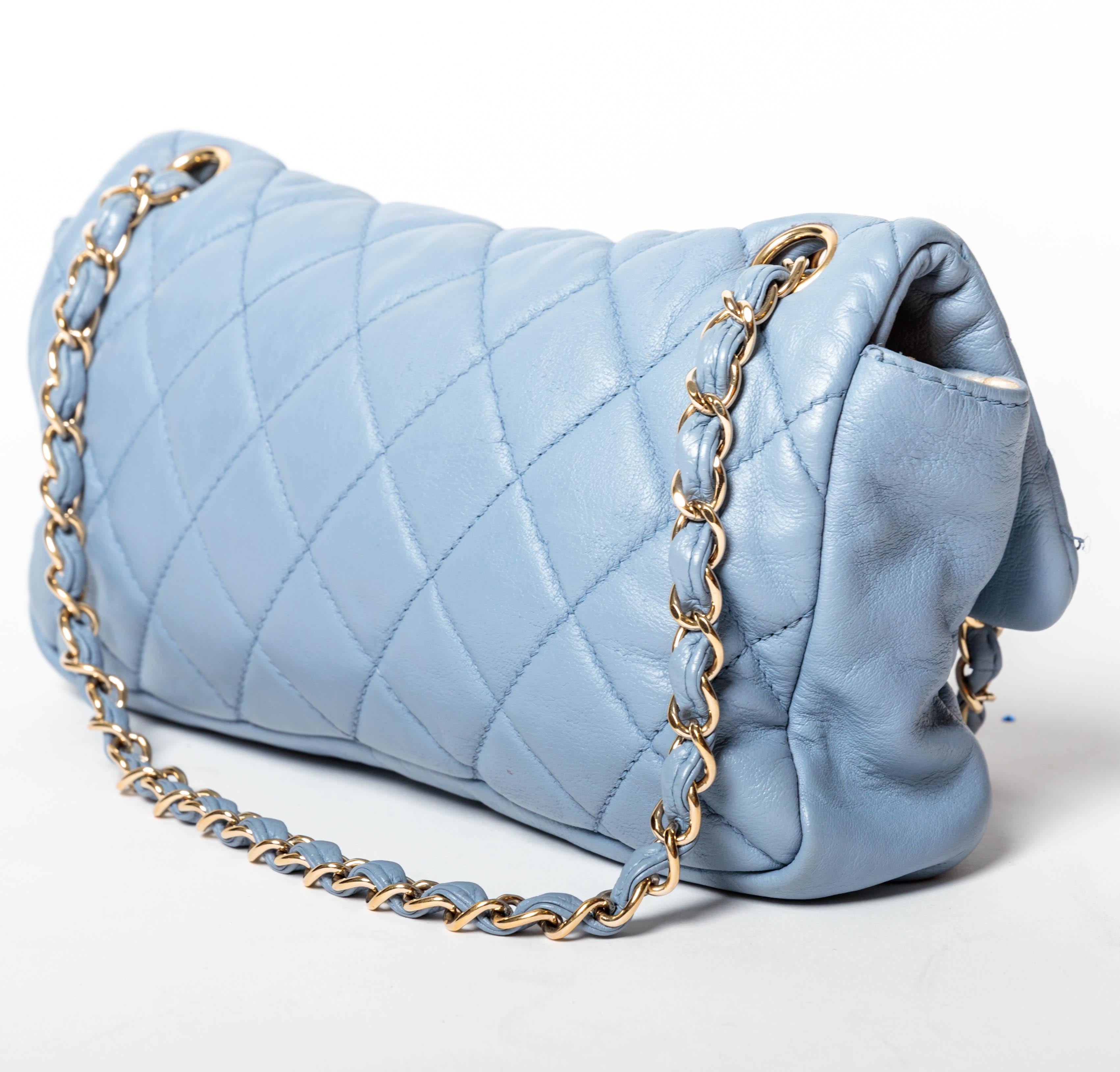 Chanel Powder Blue Single Flap with Gold Hardware - 2005 - 2006 Collection In Good Condition For Sale In Westhampton Beach, NY