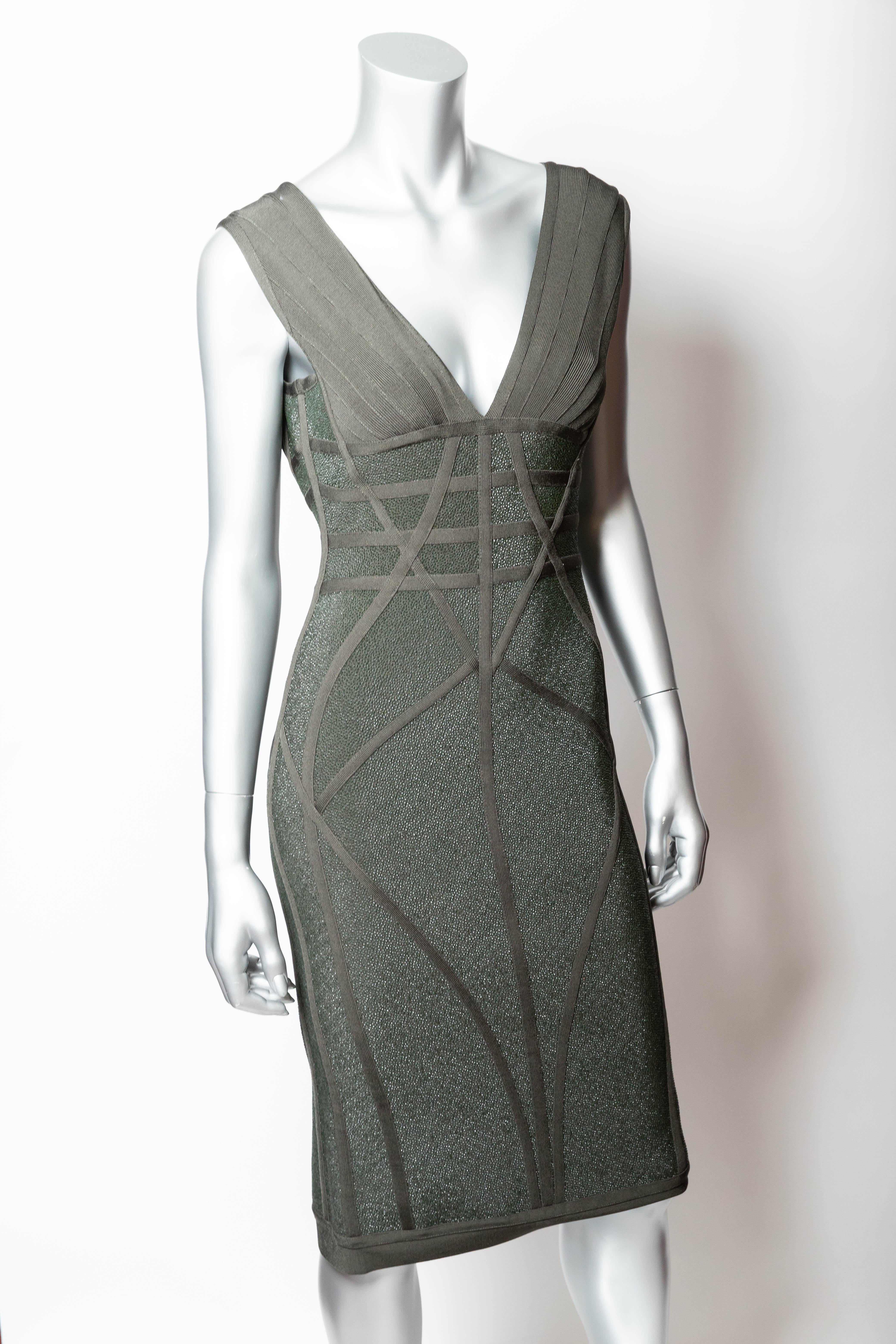 Herve Leger Dress - Medium In Excellent Condition For Sale In Westhampton Beach, NY