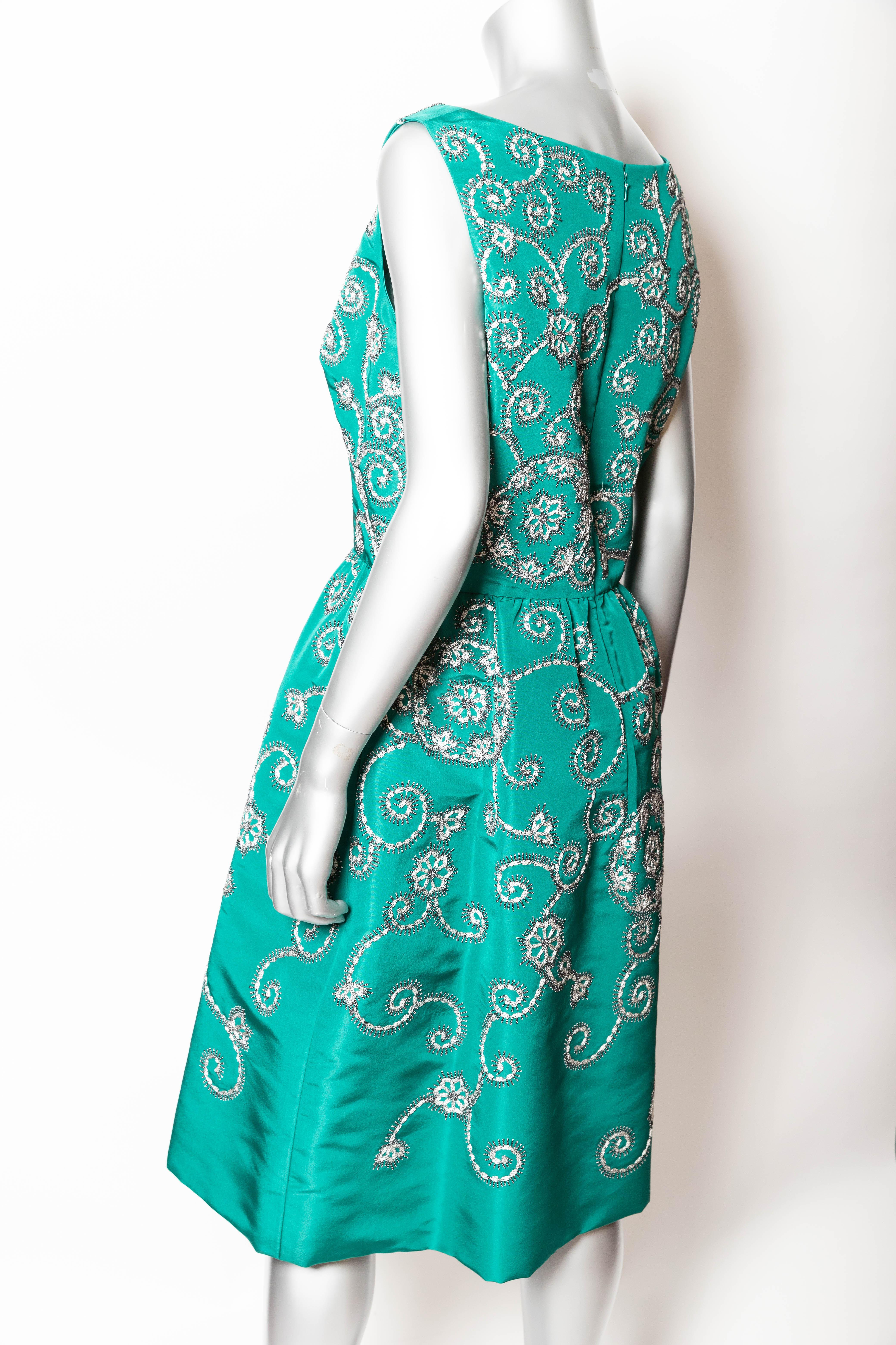 Oscar de la Renta Beaded Cocktail Dress - Size 12 In New Condition For Sale In Westhampton Beach, NY