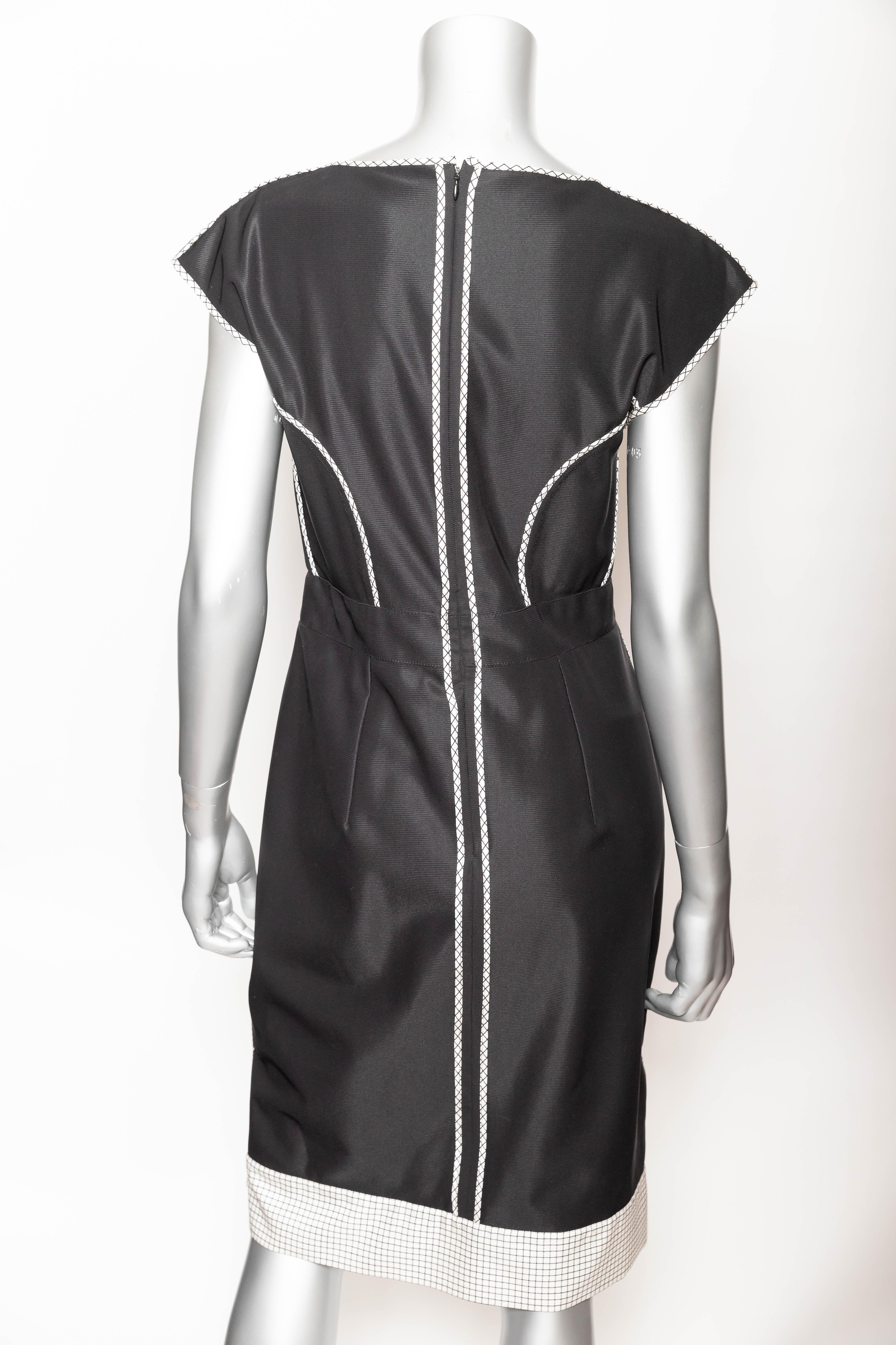 Women's Fendi Cap Sleeve Dress - 42 / Medium For Sale