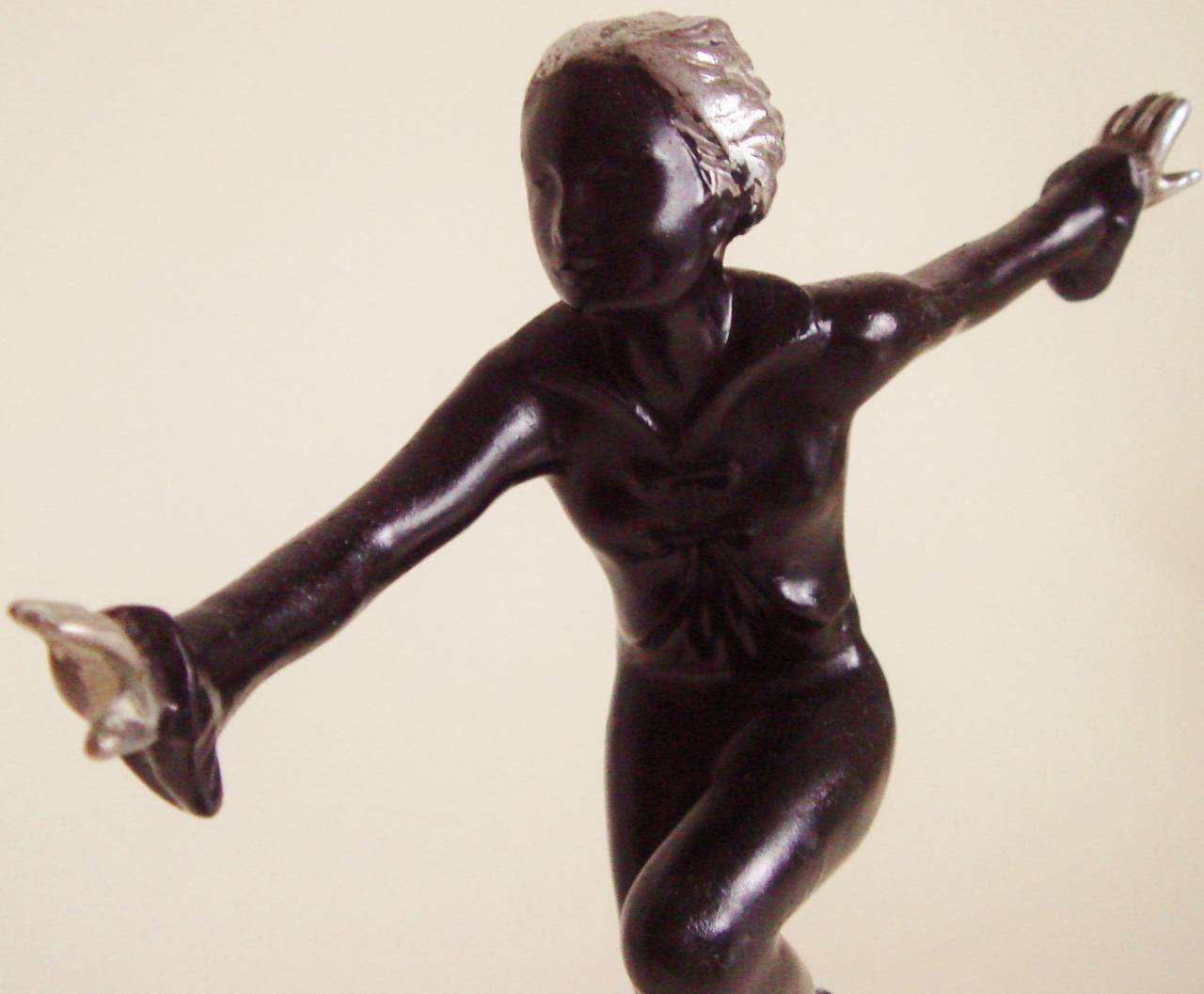 Rare English Art Deco Figural Striker Table Lighter Attributed to Lorenzl In Good Condition In Port Hope, ON