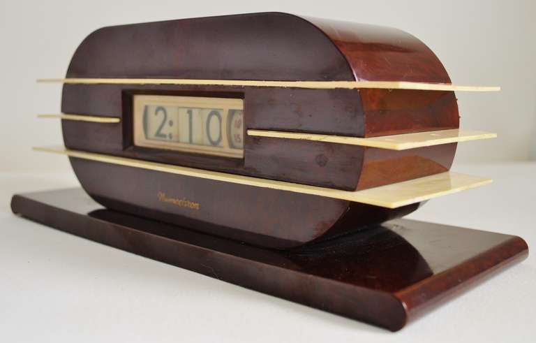 Raro Reloj Eléctrico Digital Flip Americano Art Decó, de la Era de la Máquina Penwood Numechron Imperial de Baquelita y Tenite Estadounidense