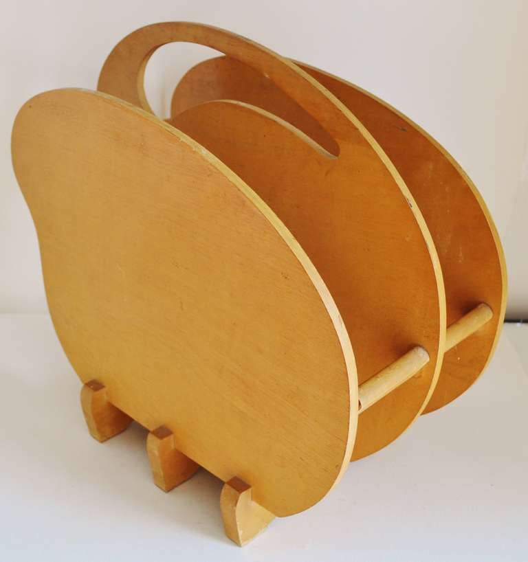 This wonderful American Art Deco Amoeba like Biomorphic blonde wood two part, portable magazine rack is a triumph of Machine Age design and is in totally original condition.