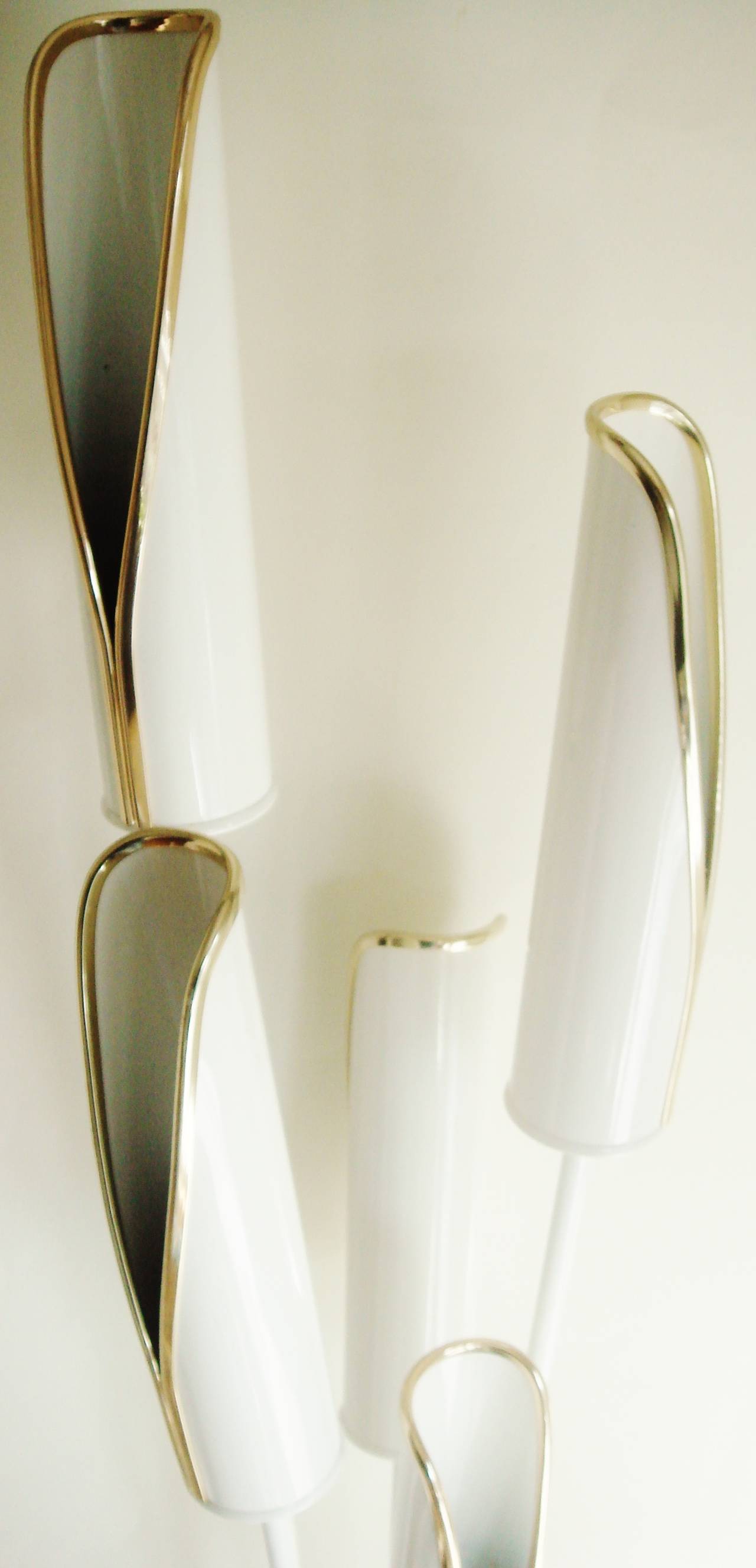 Painted Near Mint Pair of 1970s Italian White Enamel and Brass Bulrush Table Lamps. For Sale