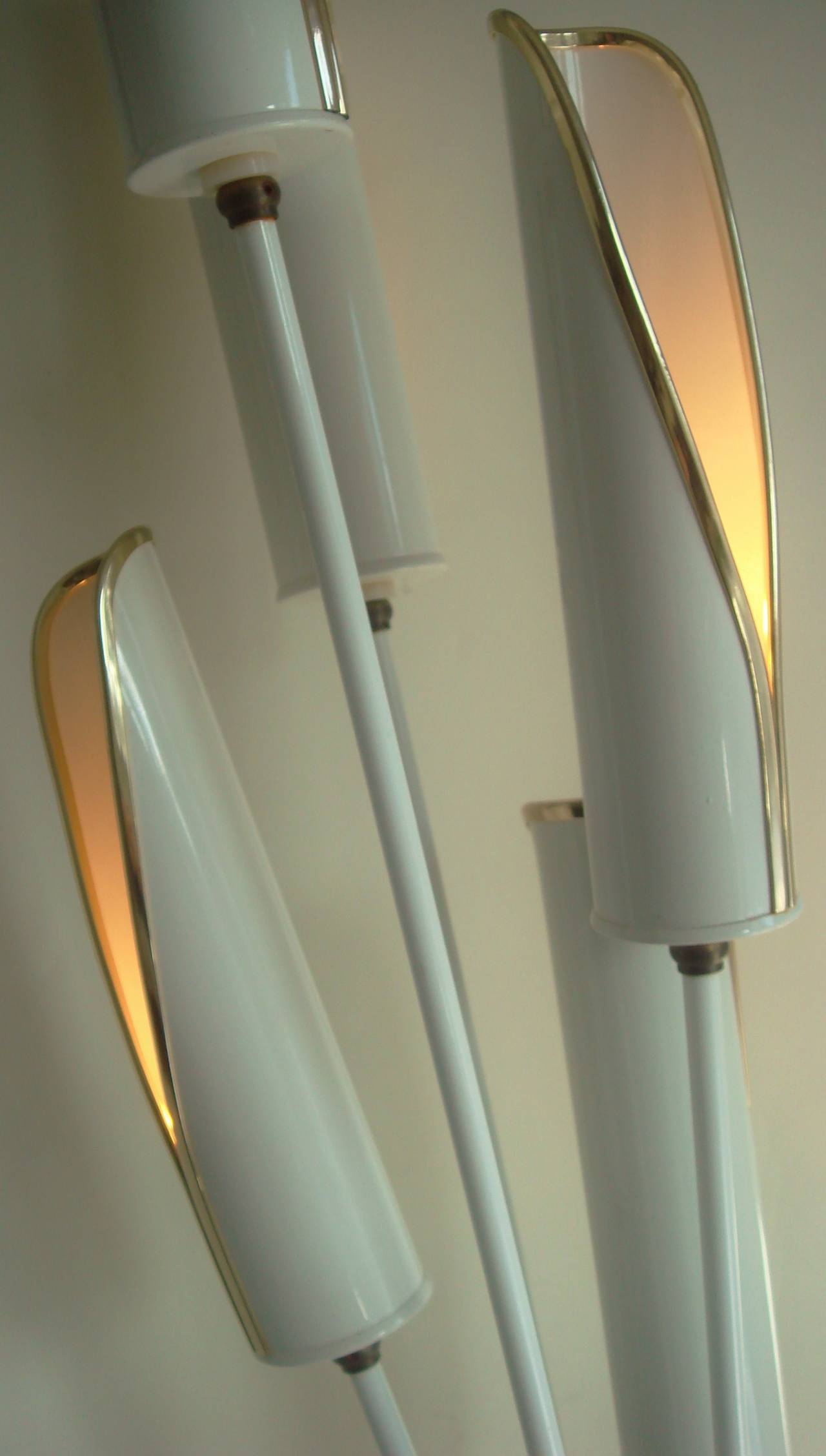 Near Mint Pair of 1970s Italian White Enamel and Brass Bulrush Table Lamps. For Sale 1