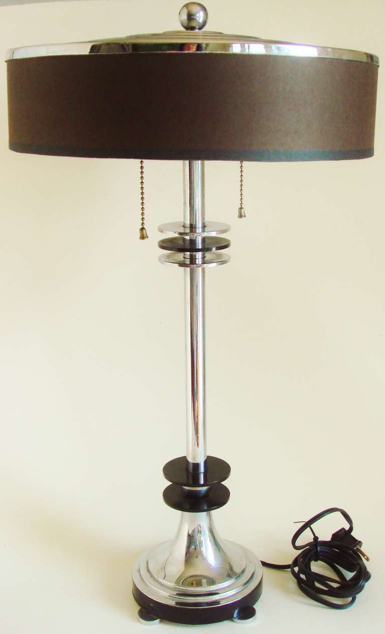 This very rare Canadian Art Deco/Machine Age table lamp is yet anther stunning design by the Electrolier Company of Montreal and is marked as such with a decal to the underside of the base. It is in amazing condition with virtually no age to either