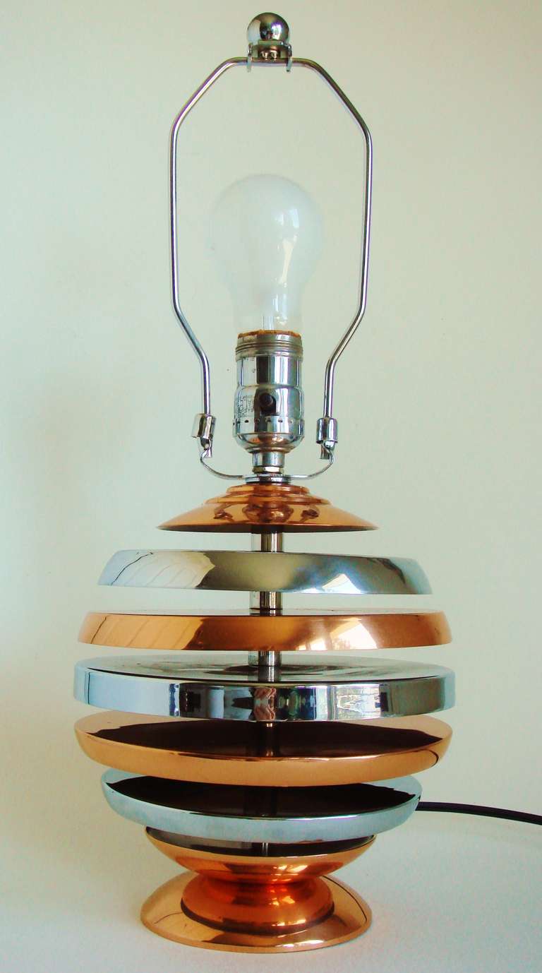 American Art Deco or Machine Age Copper and Chrome Plated Metal Table Lamp In Excellent Condition For Sale In Port Hope, ON