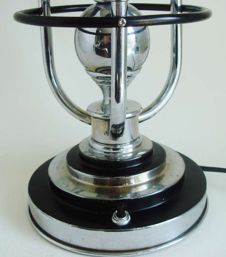 Canadian Art Deco Chrome and Black Enamel Tri-Candle Table Lamp by Electrolier In Good Condition For Sale In Port Hope, ON