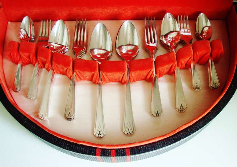American Art Deco Oneida Deauville Flatware in Original Fitted Cutlery Canteen 1