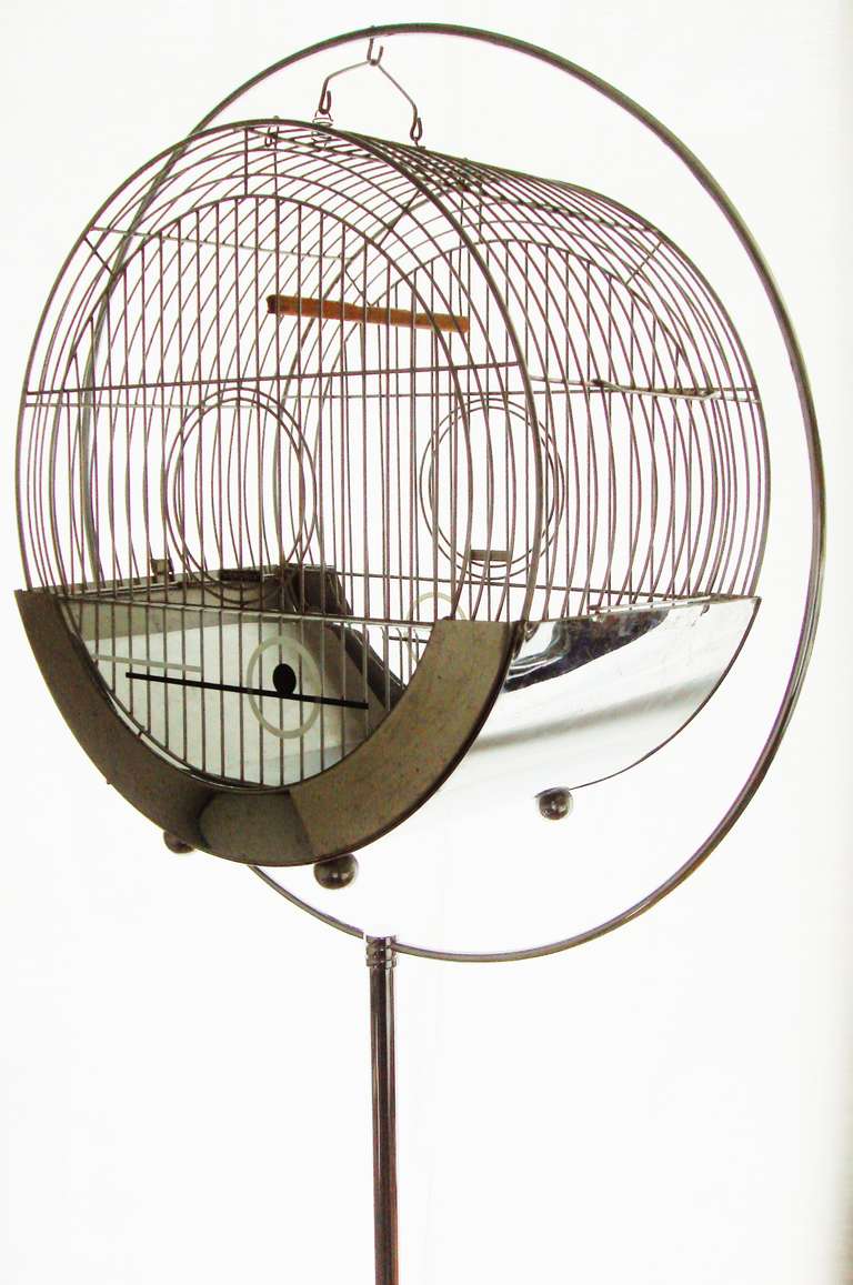 Art déco Iconique boîte à chapeaux américaine Art Déco:: cage à oiseaux et support de cerceau en chrome par Hendryx