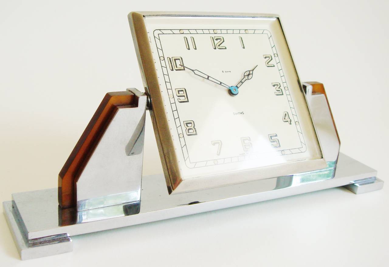 English Art Deco Chrome and Bakelite Mechanical Tilt Eight-Day Clock by Smiths In Excellent Condition In Port Hope, ON