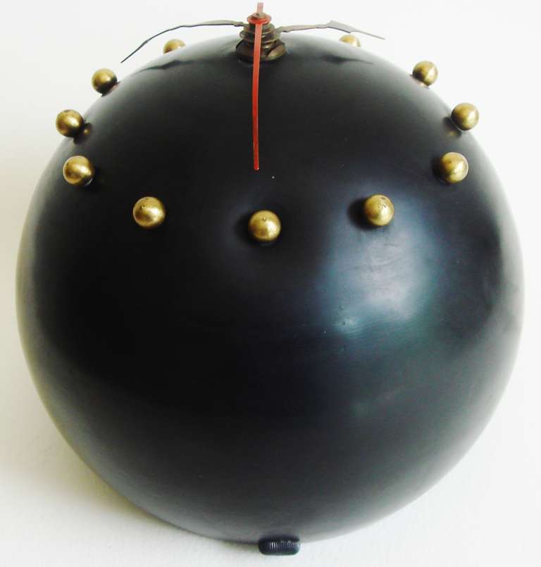 Canadian Mid-Century Modern Spherical Electric Wall Clock In Good Condition In Port Hope, ON