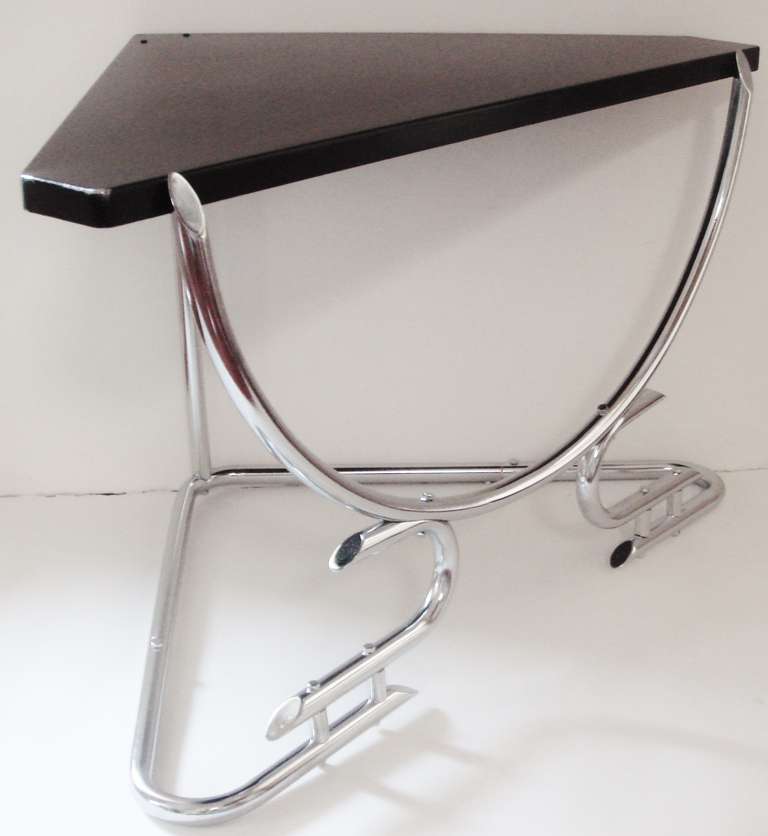 Rare Australian Art Deco Chrome Corner Table with Black Enameled Surface In Good Condition For Sale In Port Hope, ON