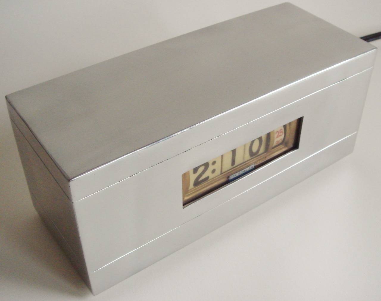 This American Art Deco/Machine Age buffed aluminium moon crest digital clock is the work of the Smith Metal Arts Company of Buffalo, NY. This company introduced a range of stylish Streamlined desk accessories including these digital clocks all