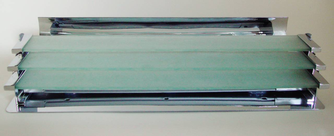 English Art Deco Chrome and Louvered Glass Wall Lamp by The Lighting Centre Ltd. In Excellent Condition In Port Hope, ON