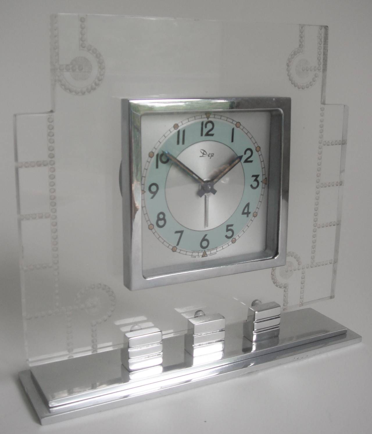 French Art Deco Chrome, Aluminium and Lucite Mechanical Alarm Clock by Dep In Good Condition In Port Hope, ON