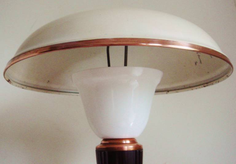 Pair of French Late Art Deco Bakelite Mushroom 'Luxury 320' Lamps by Jumo In Good Condition In Port Hope, ON