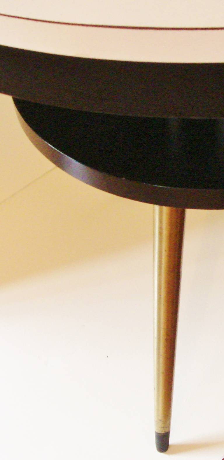American Mid-Century Modern Arborite, Wood and Brass, Two-Tier Side Table For Sale 1