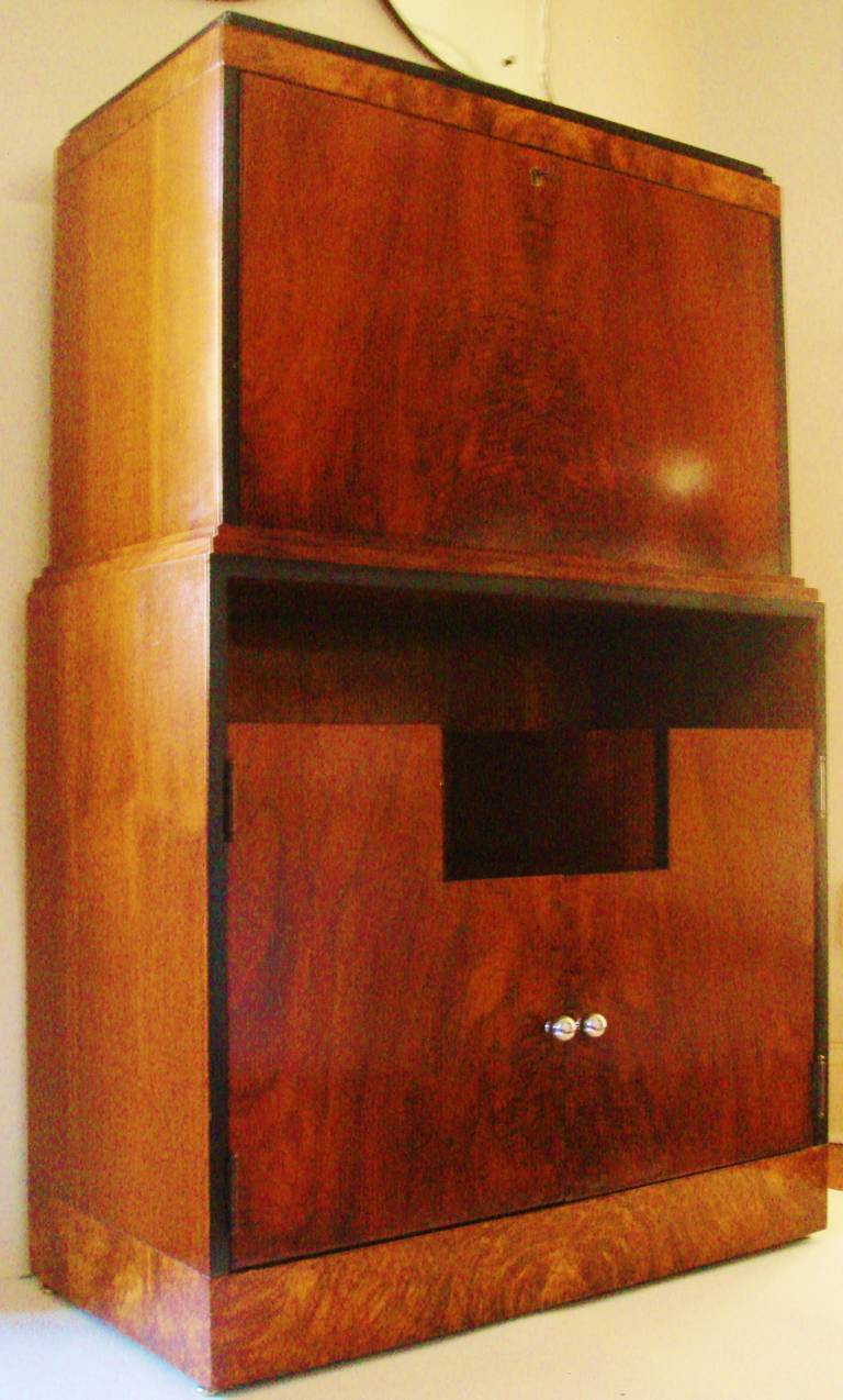 This American Art Deco drop-front bar or secretaire is in the Skyscraper style of Paul Frankl. We have no idea if the great man actually designed it but whoever did, did so very well, and incorporated many of Paul Frankl's design signatures. It is