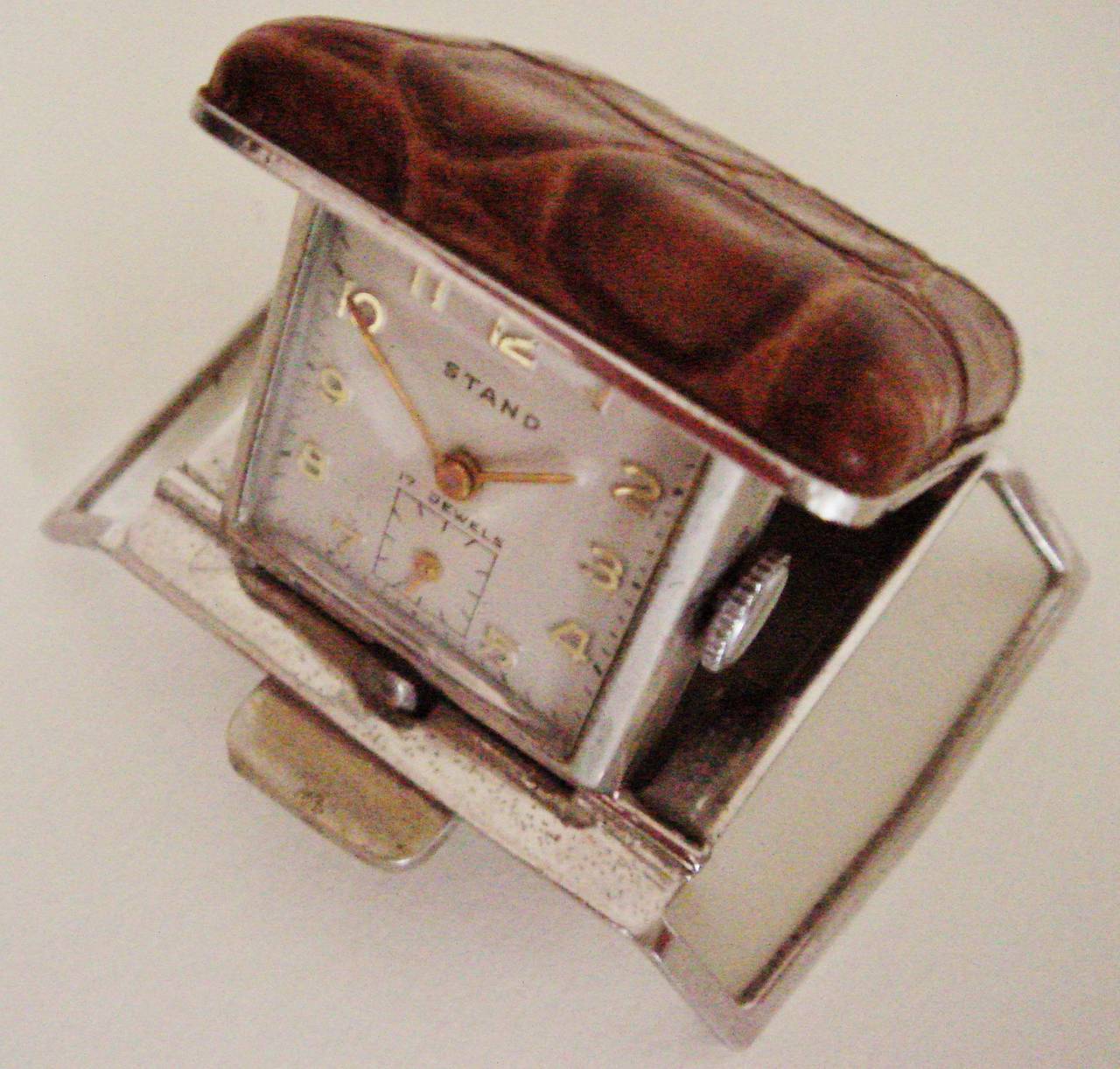 American Mid-Century Modern Chrome and Faux Crocodile Leather Sports Belt Watch In Excellent Condition For Sale In Port Hope, ON