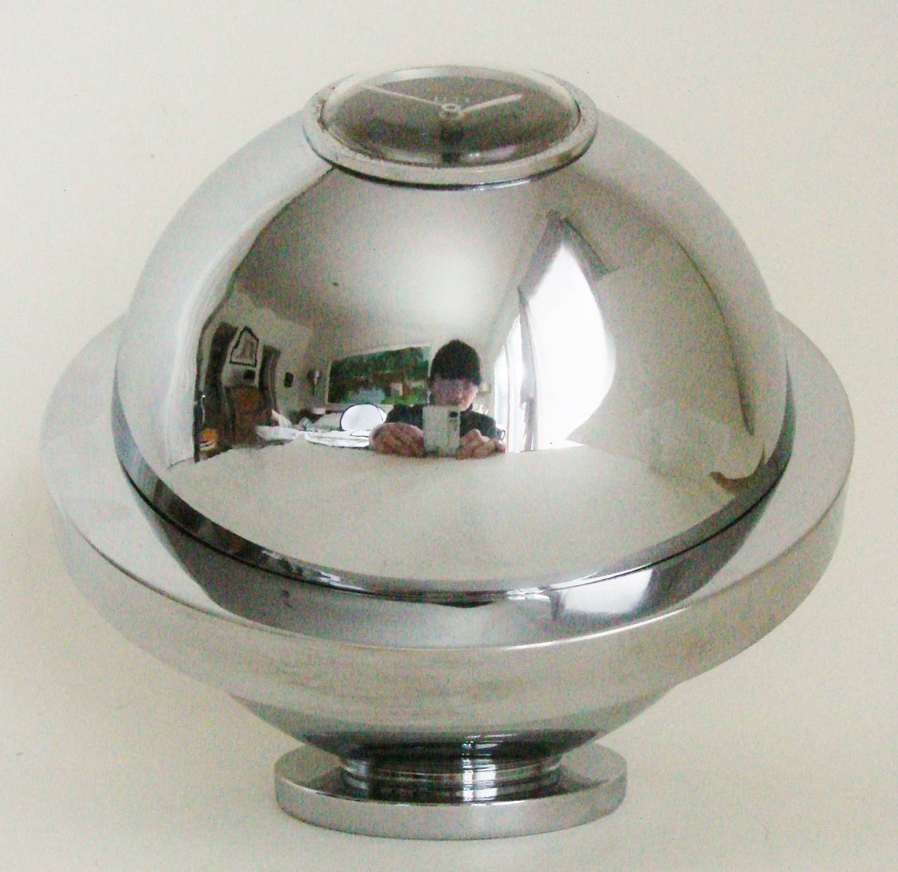 Mid-20th Century French Art Deco Chrome-Plated Covered, Saturn Bonbon Dish with UTI Paris Clock For Sale